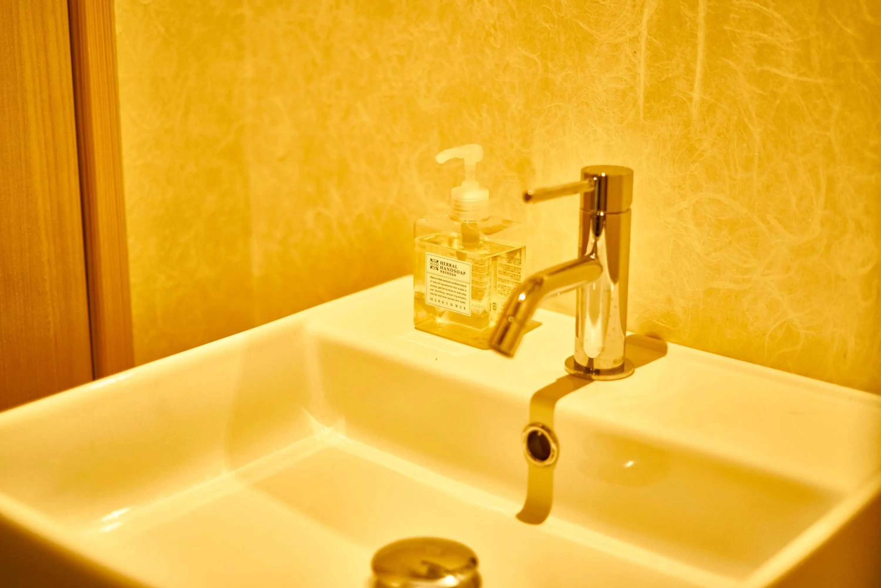 Photo of the whole room in Mibuan