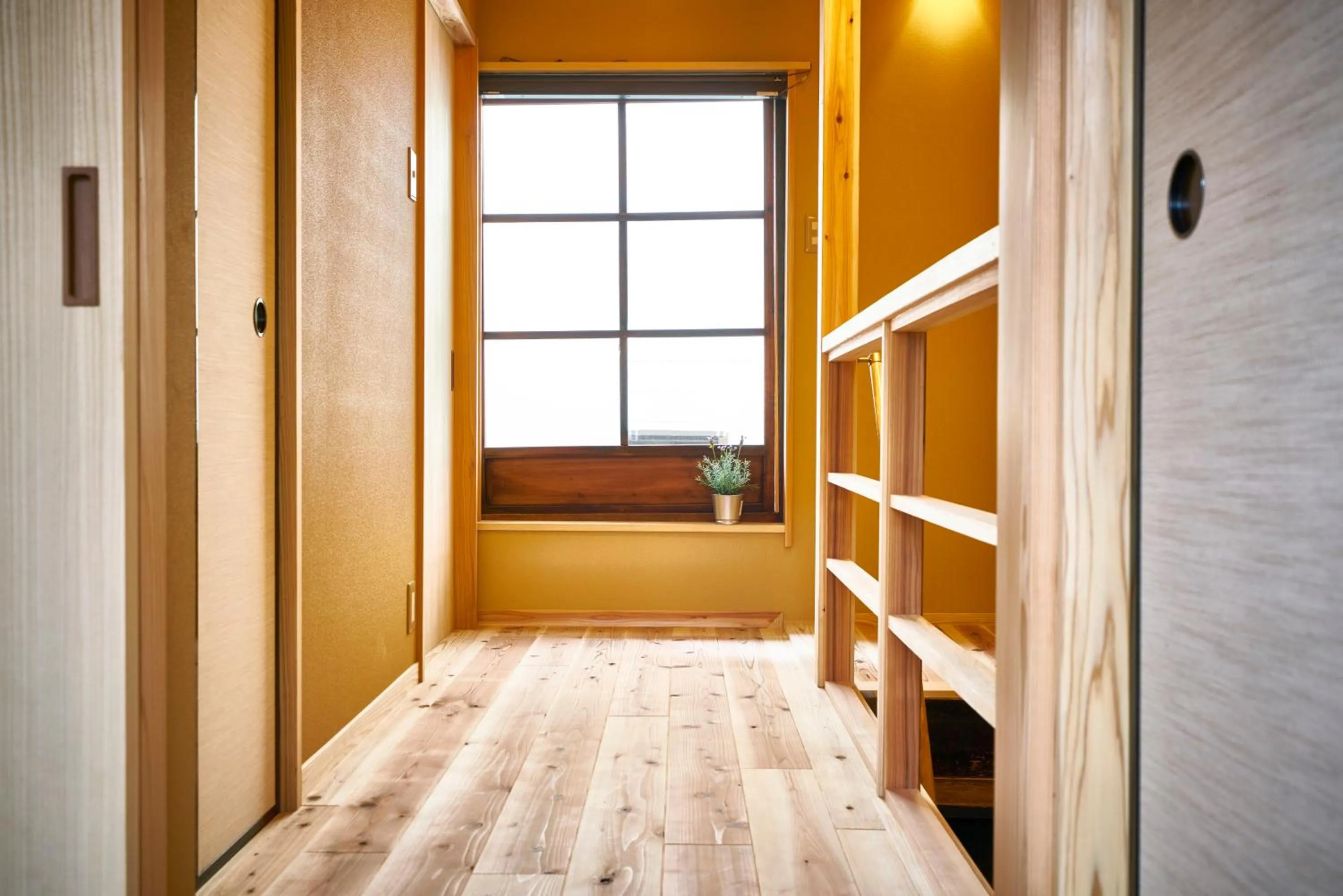 Photo of the whole room in Mibuan