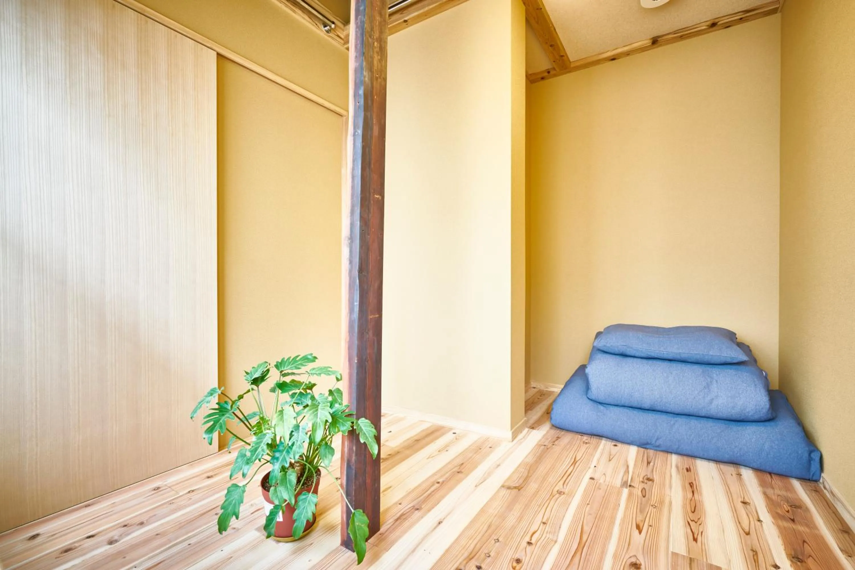 Photo of the whole room in Mibuan