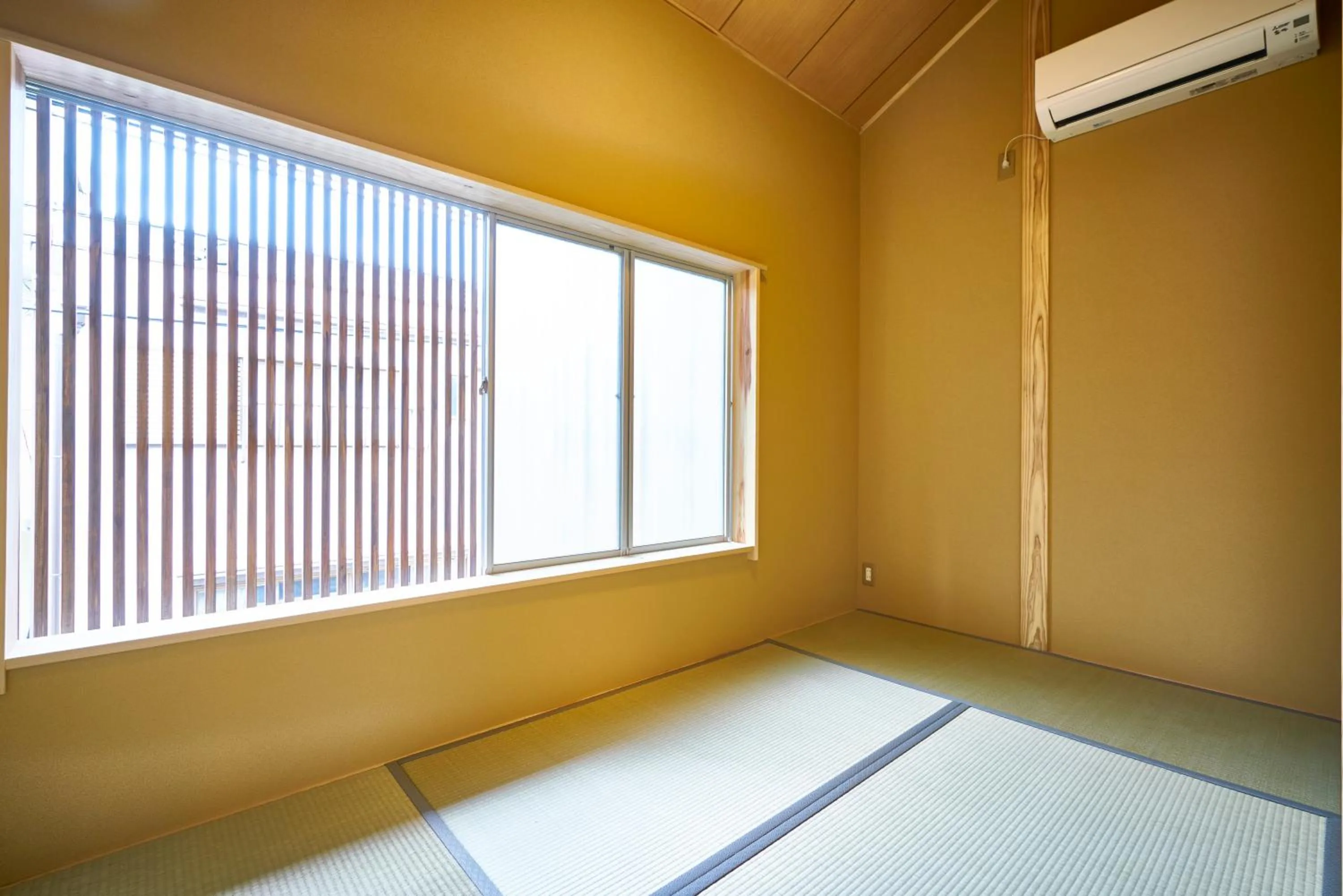 Photo of the whole room in Mibuan