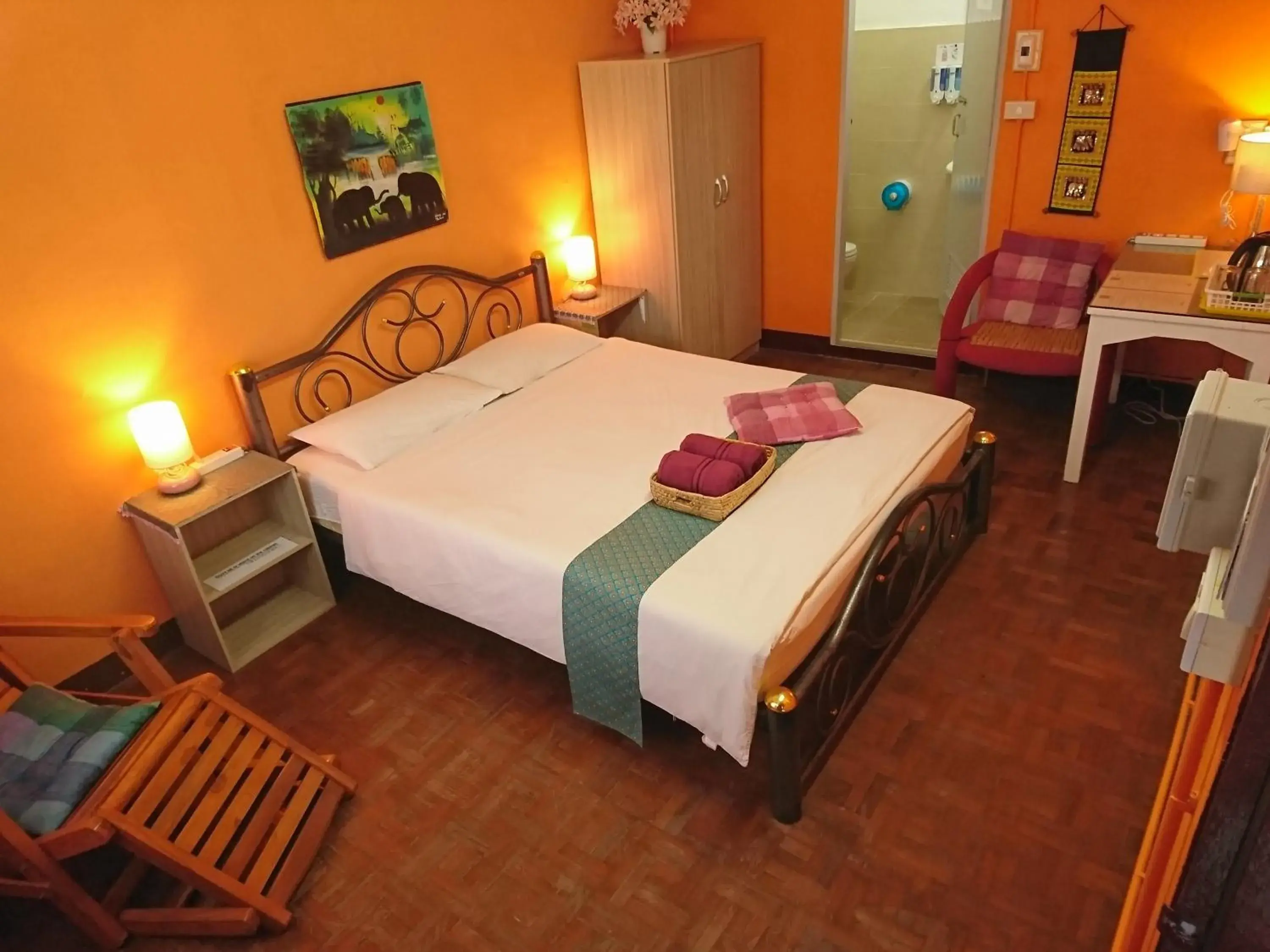 Double Room with Private Bathroom in Meechok Home Double Room with Private Bathroom in Meechok Home