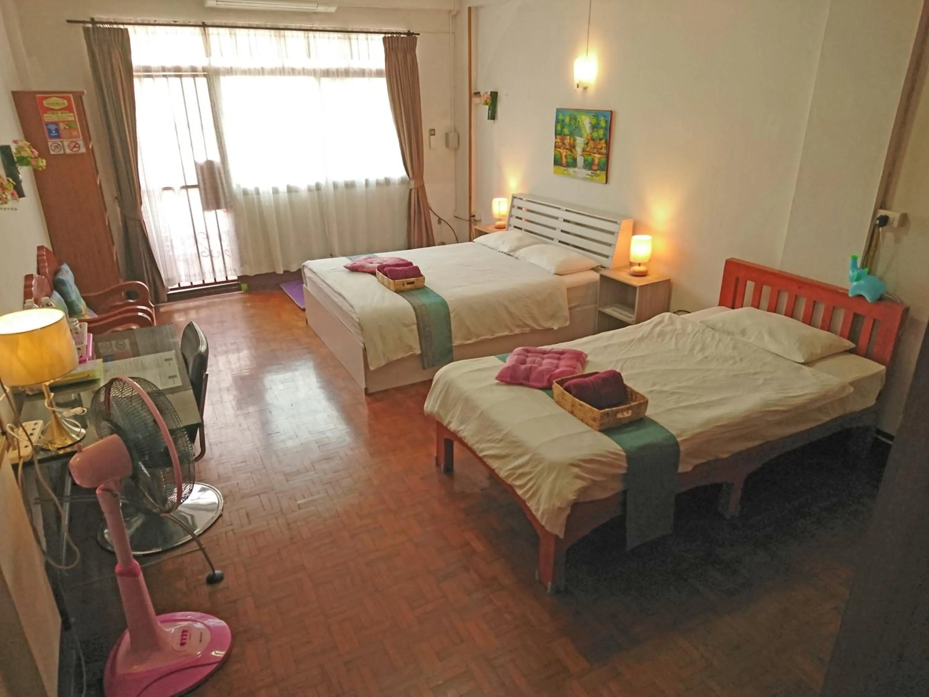 Family Room with Private Bathroom in Meechok Home