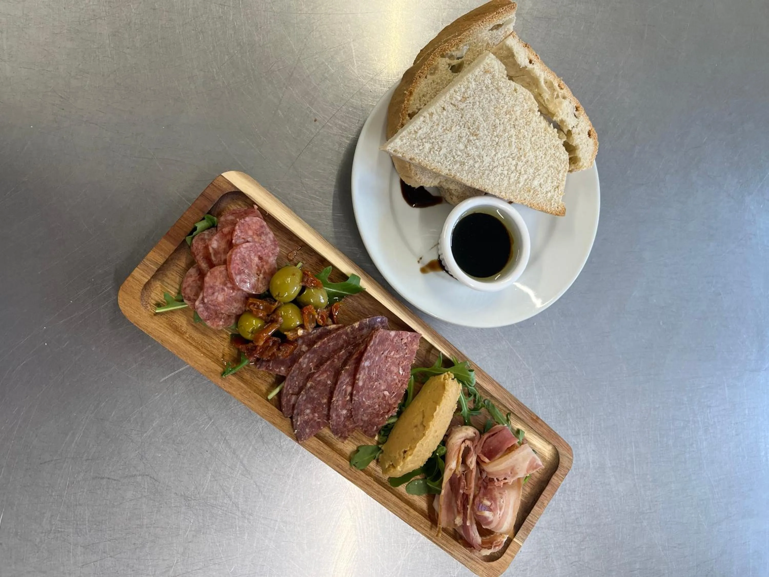 Food and drinks in The Dog and Partridge