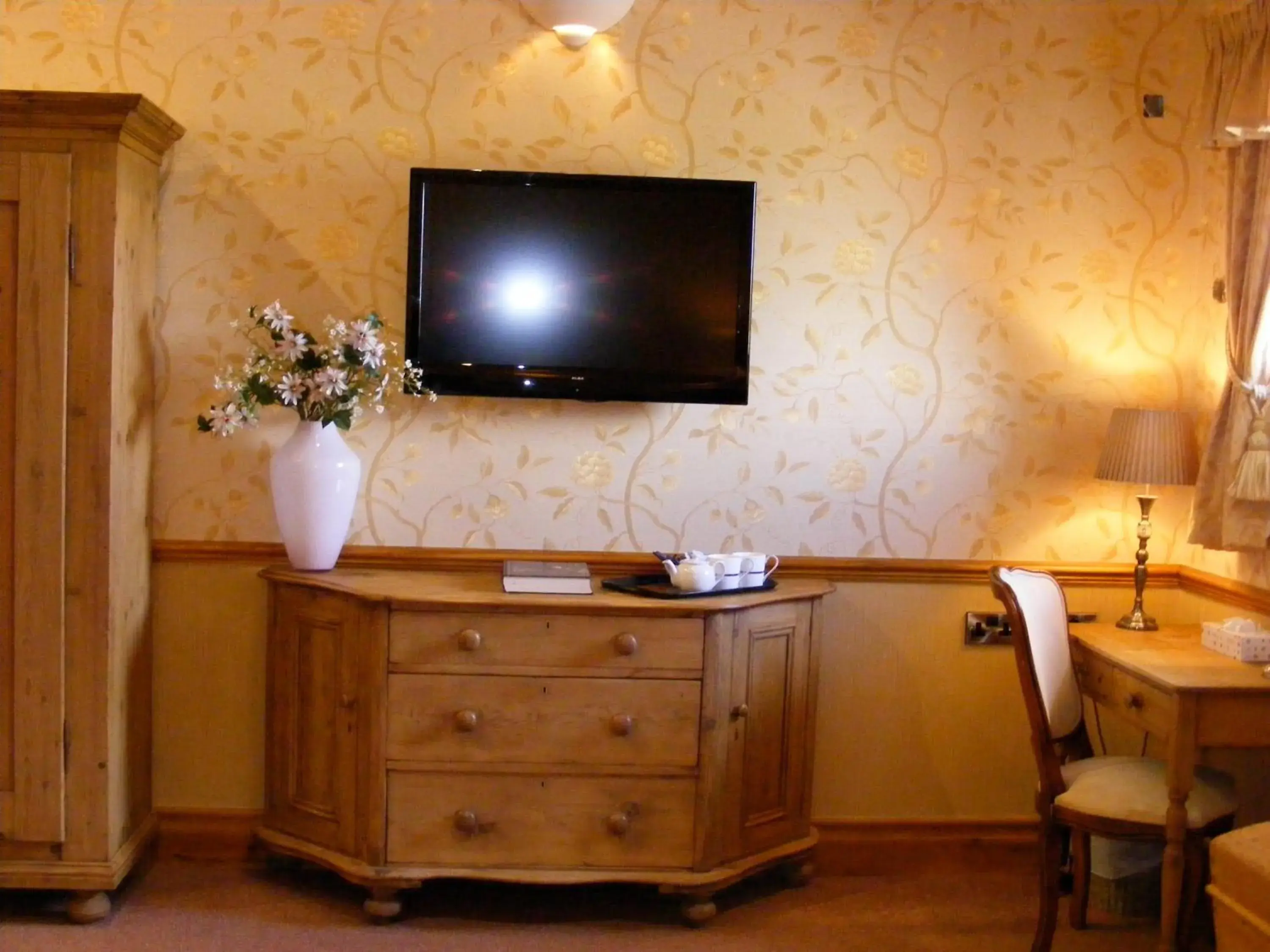 Superior King Room in The Dog and Partridge Superior King Room in The Dog and Partridge