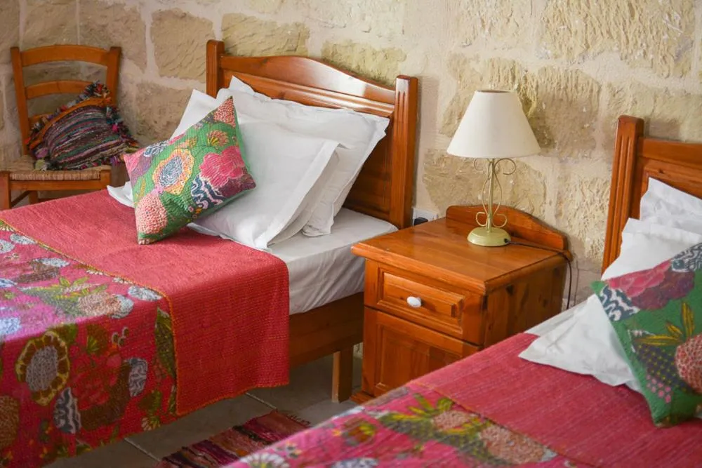 Decorative detail, Bed in Shanti Ghar Gozo