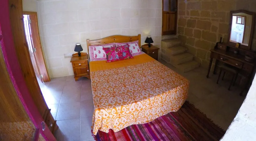 Photo of the whole room, Bed in Shanti Ghar Gozo