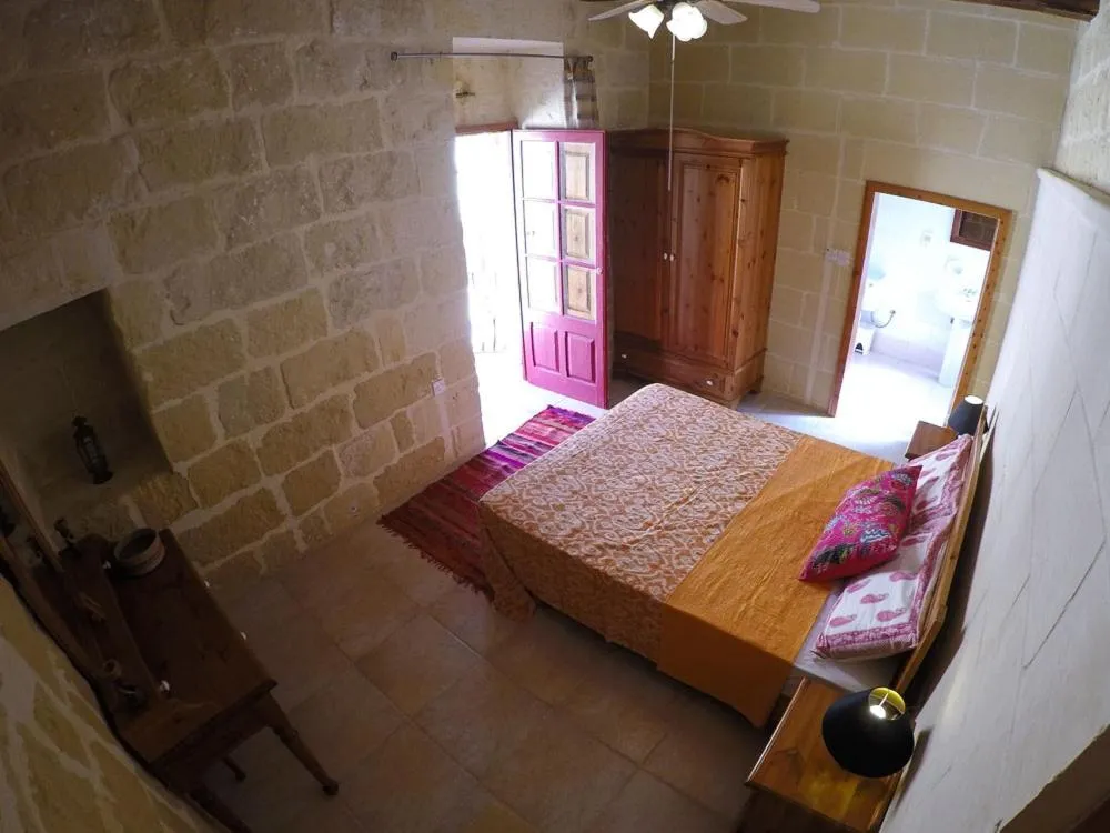 Photo of the whole room, Bed in Shanti Ghar Gozo