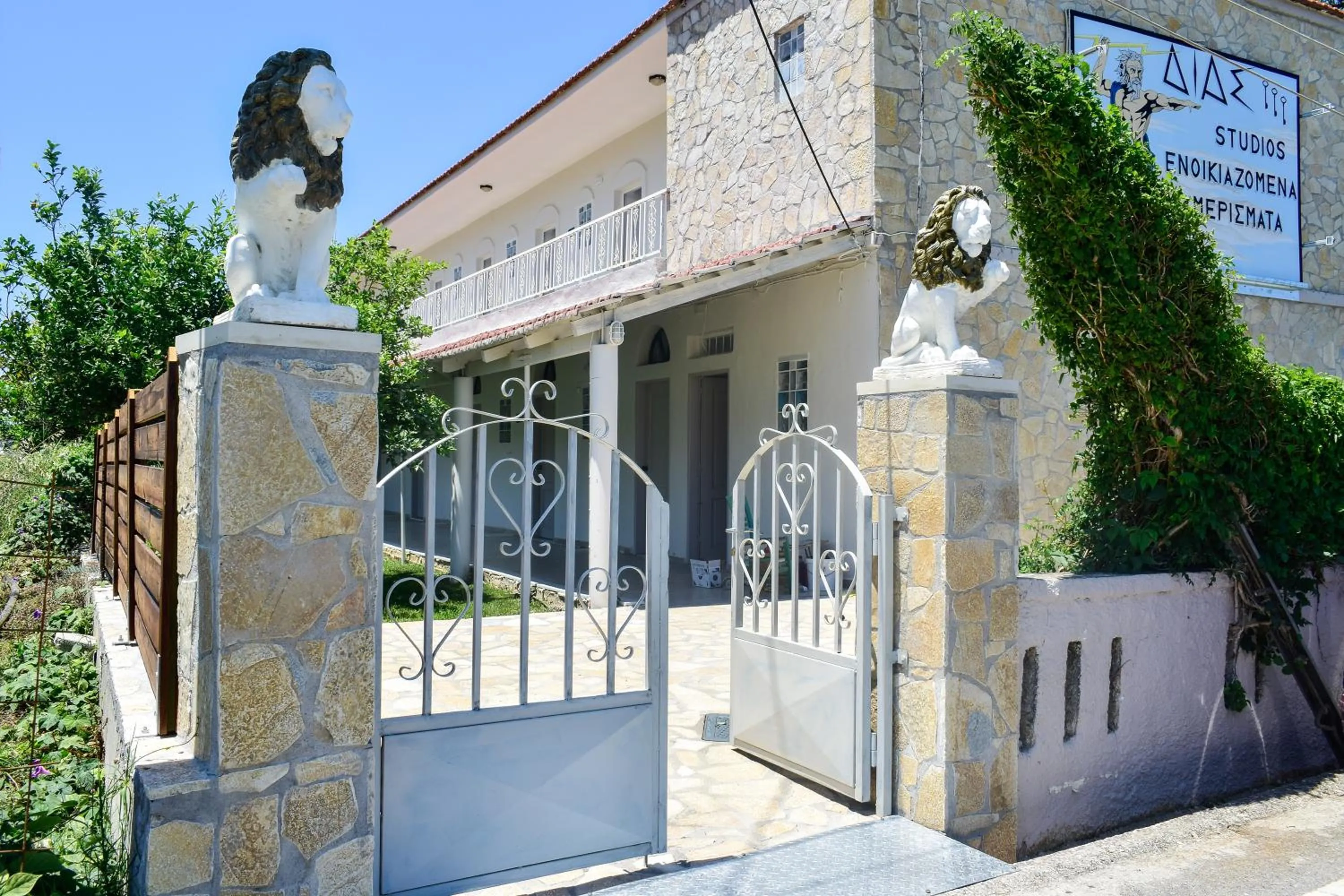 Area and facilities in Dias