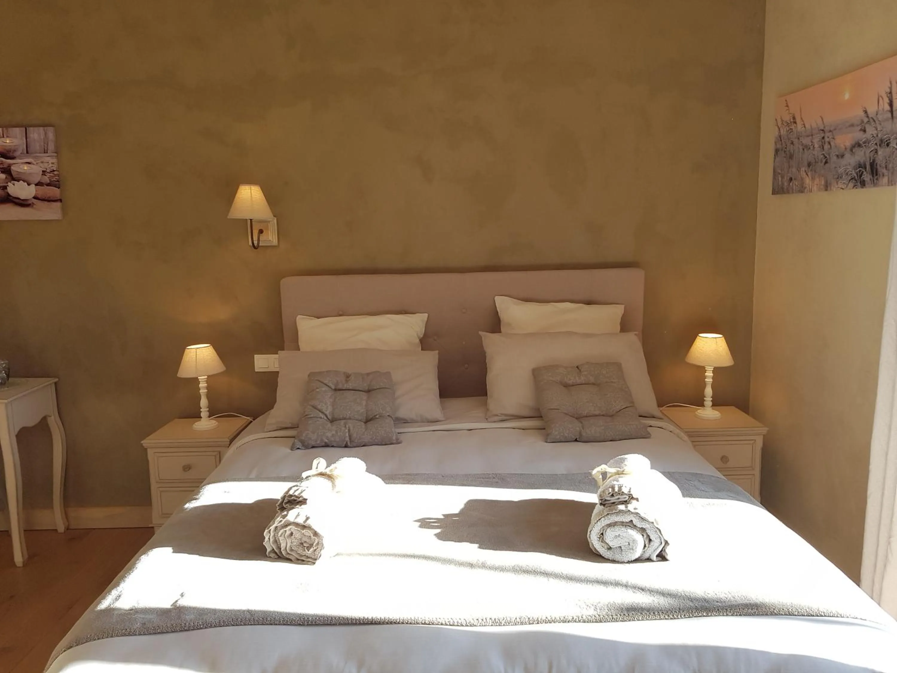 Photo of the whole room, Bed in B&B Lou Mas