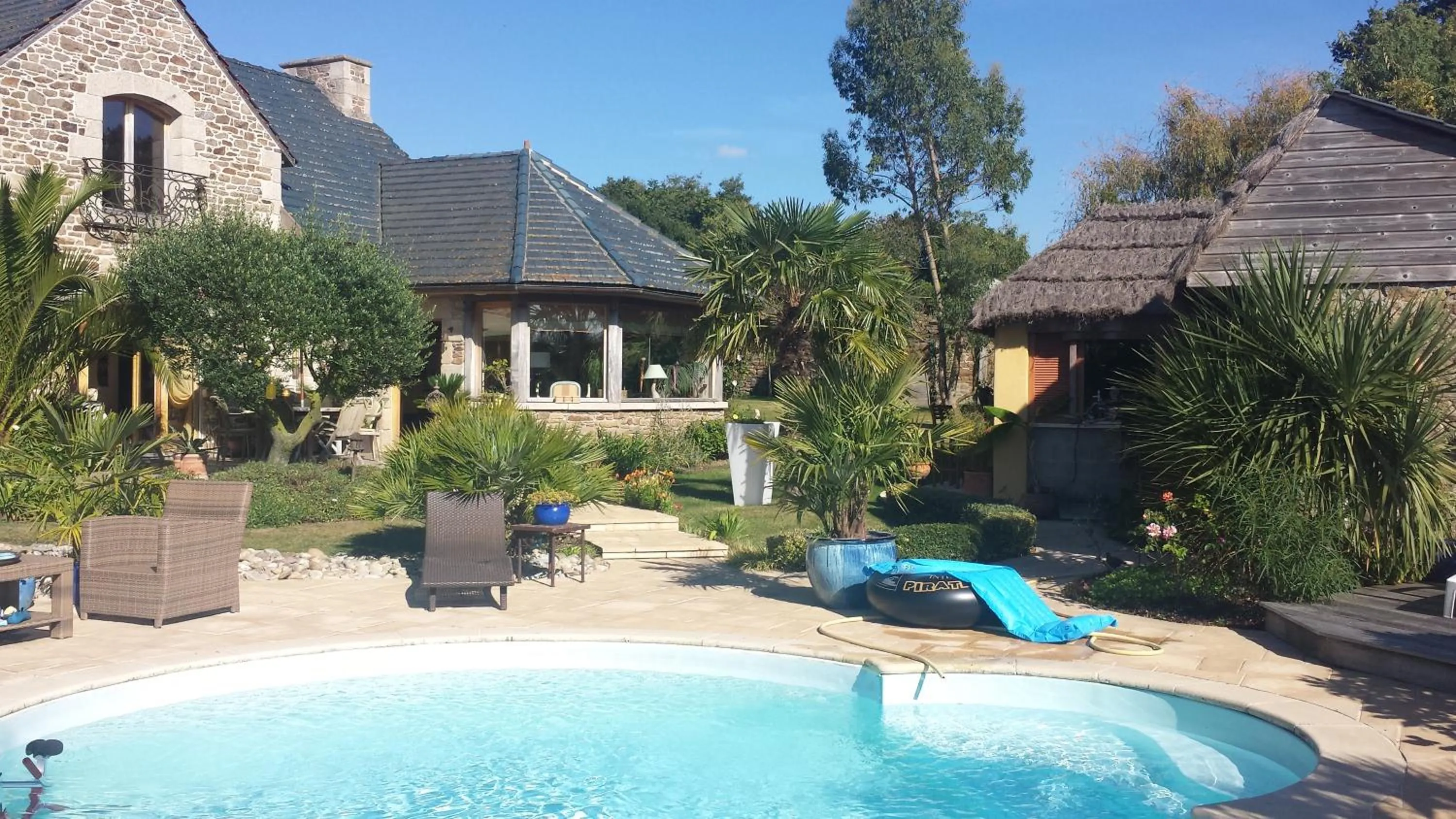 Garden view in B&B Lou Mas