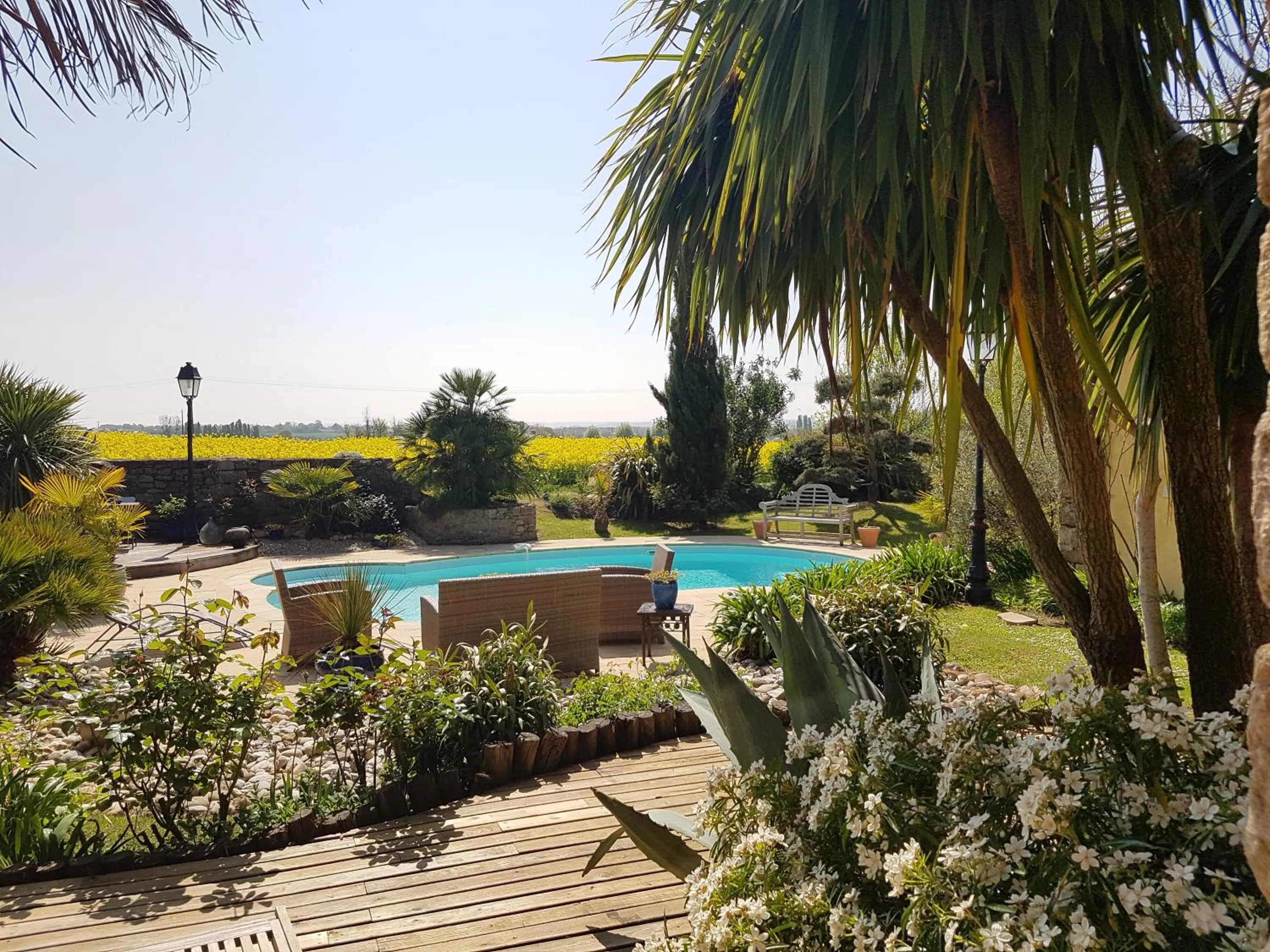 Garden in B&B Lou Mas