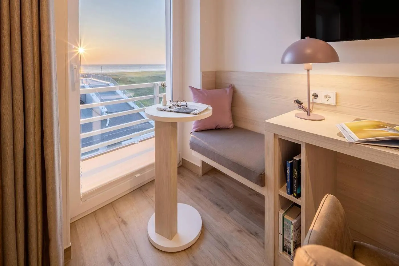 Library, Bed in Hotel Stranddistel