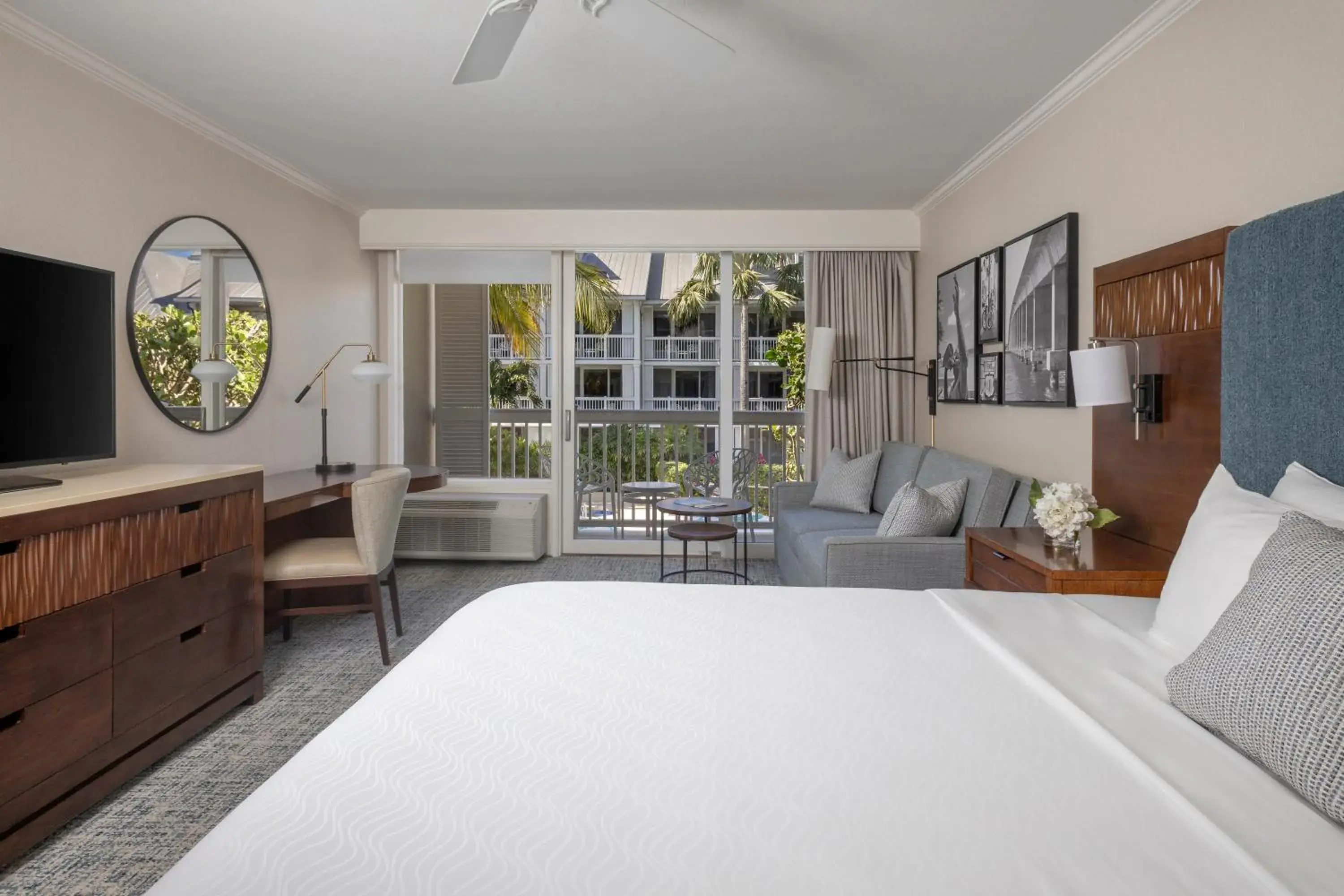 King Pool View in Opal Key Resort & Marina King Pool View in Opal Key Resort & Marina