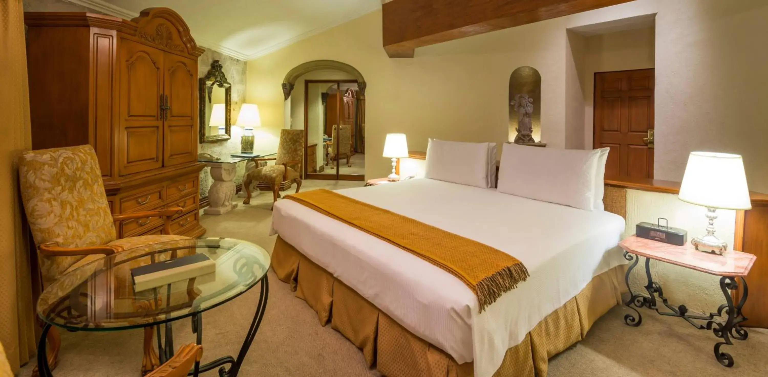 Photo of the whole room, Bed in Quinta Real Aguascalientes Photo of the whole room, Bed in Quinta Real Aguascalientes