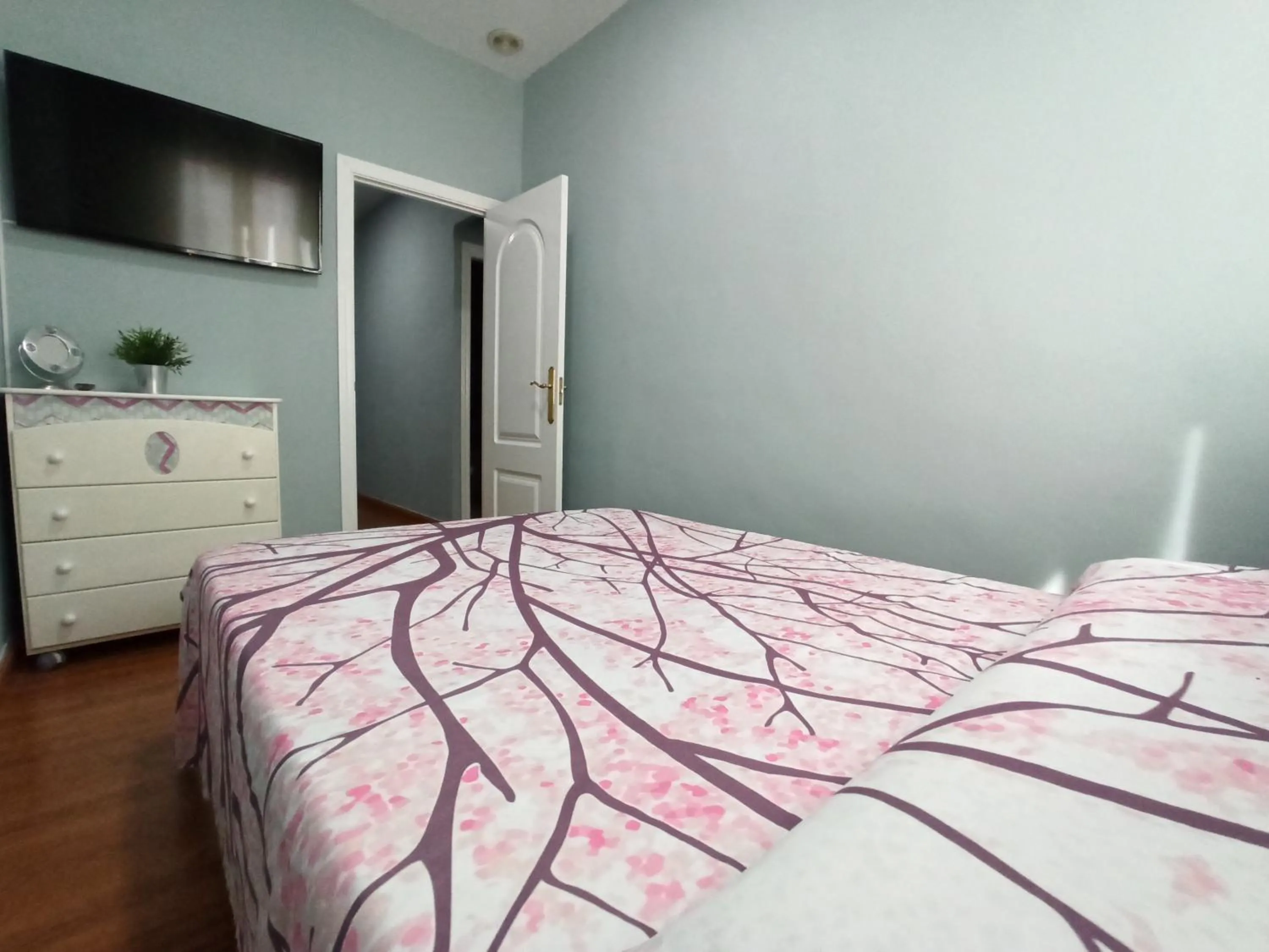 Bed in La Casa de la Alcazaba - Free Parking