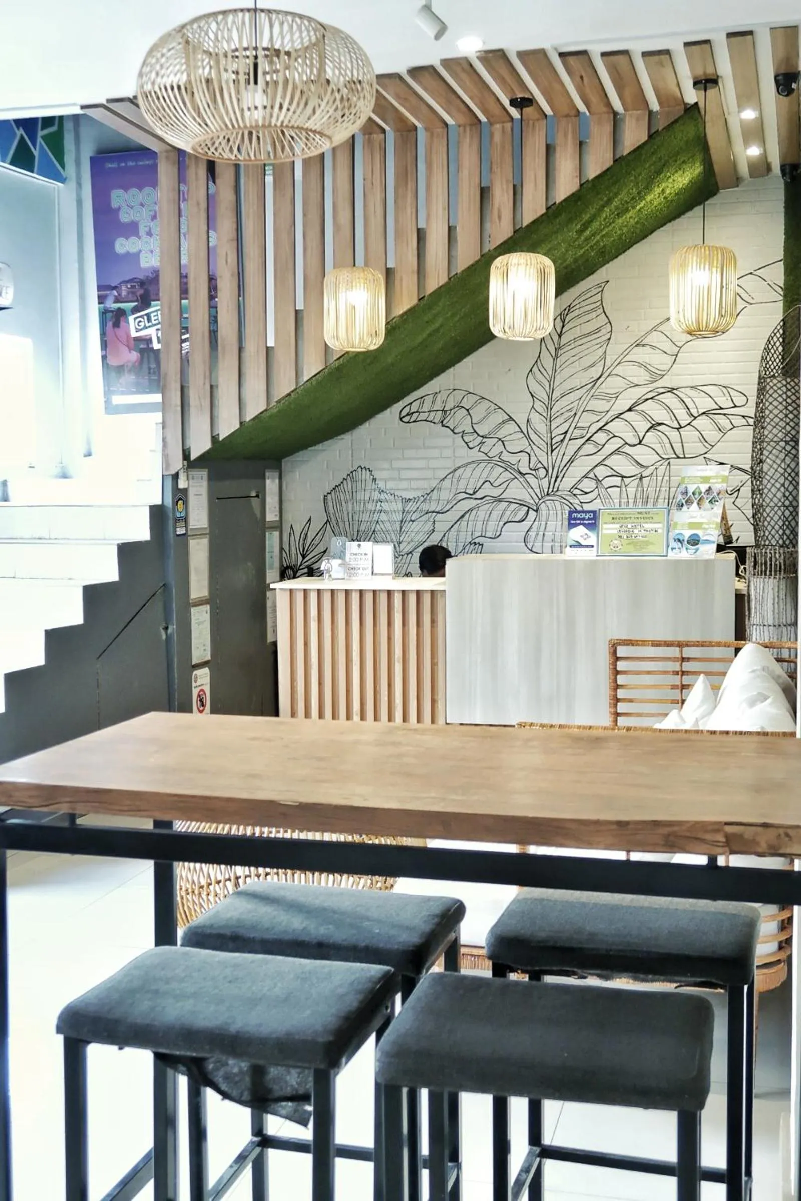 Seating area in LEUX Hotel Alona Panglao