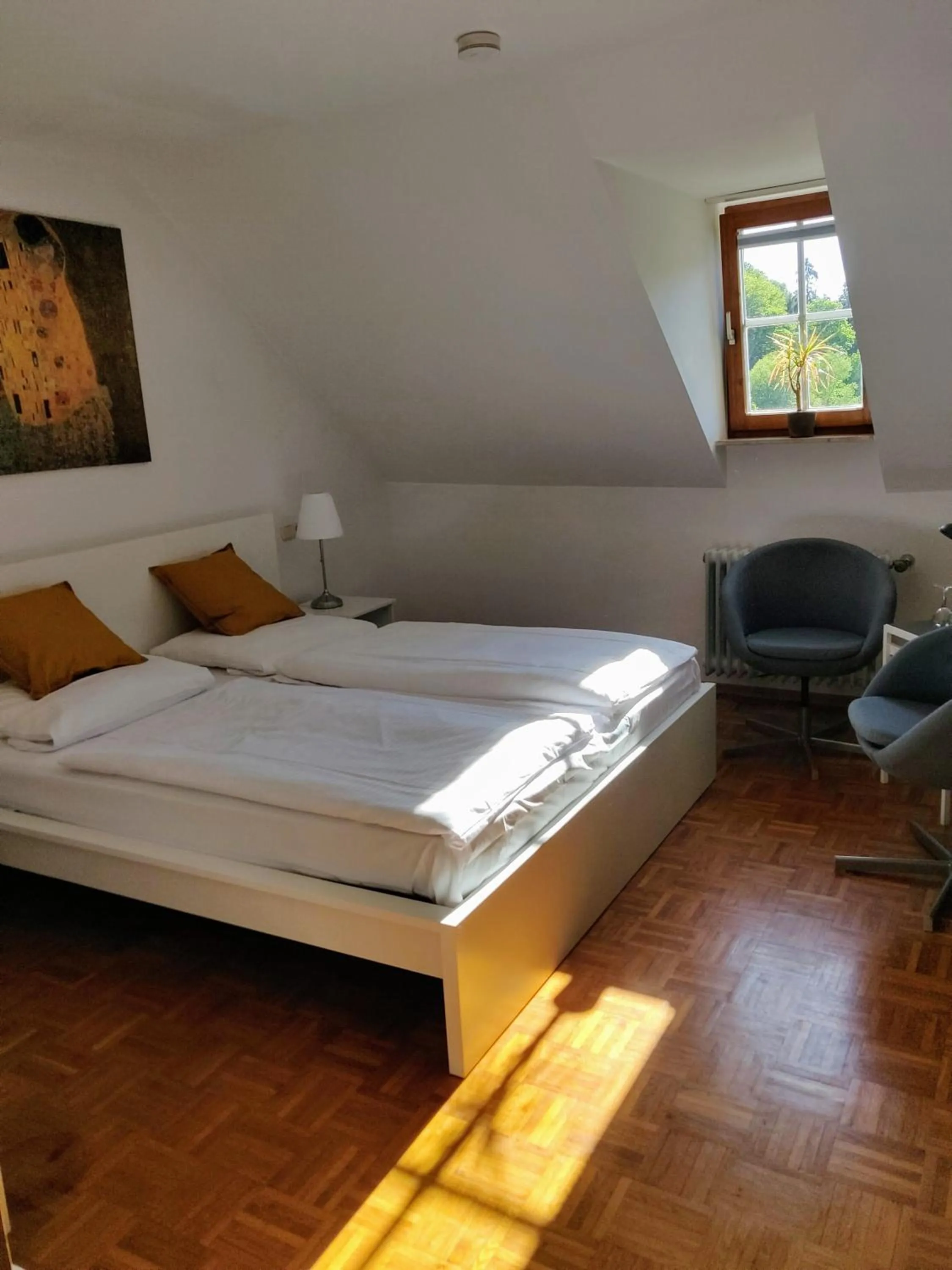 Bed in Gästehaus der Abtei Sayn