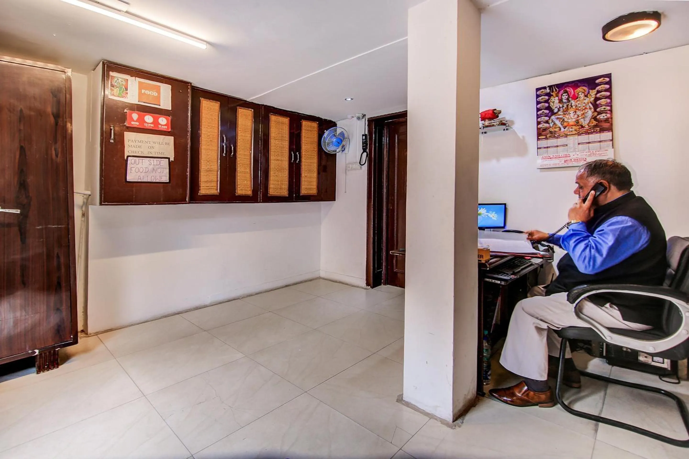 Lobby or reception in Hotel O Shiv Shakti Inn Near Kamal Cinema