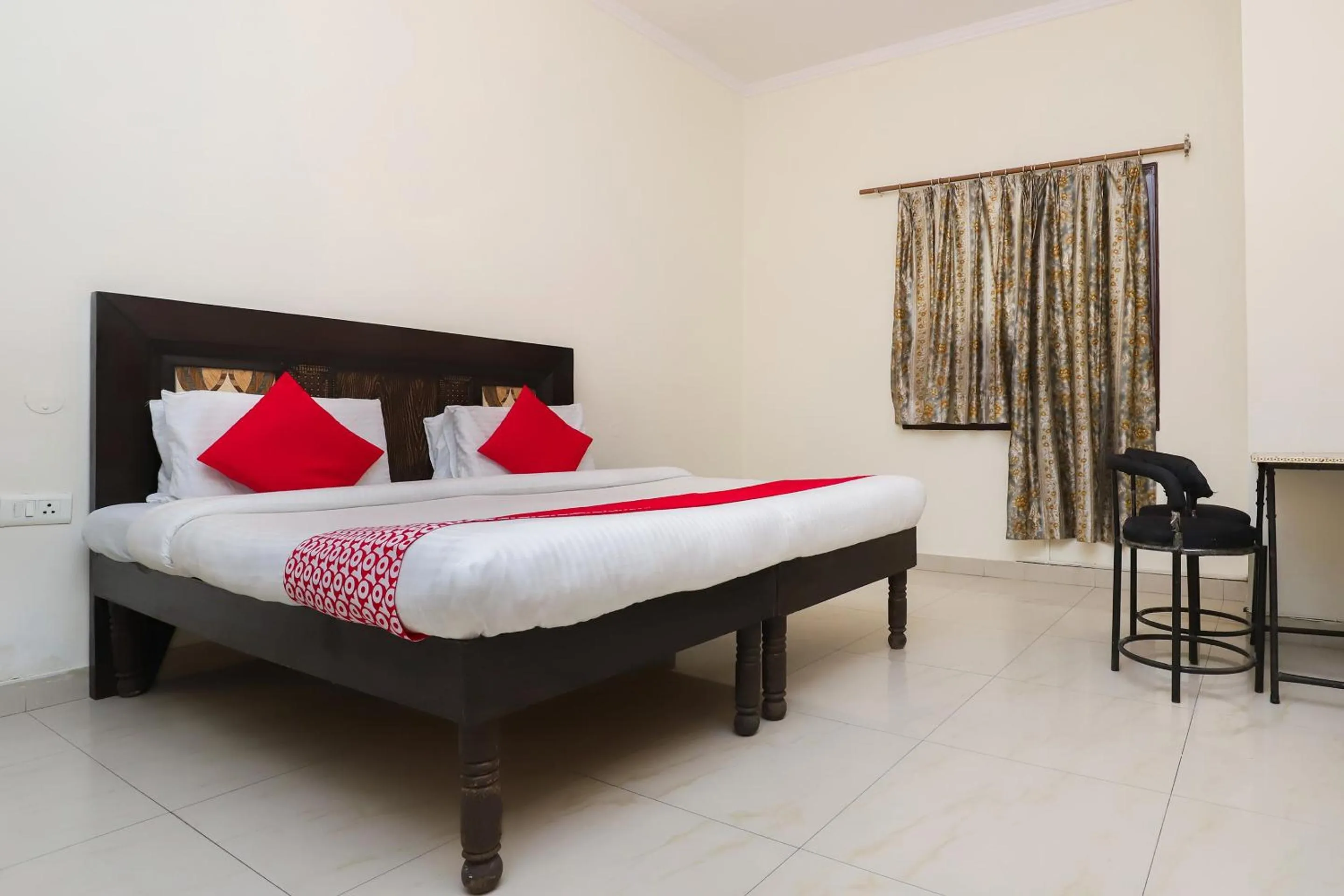 Bedroom in Hotel O Shiv Shakti Inn Near Kamal Cinema