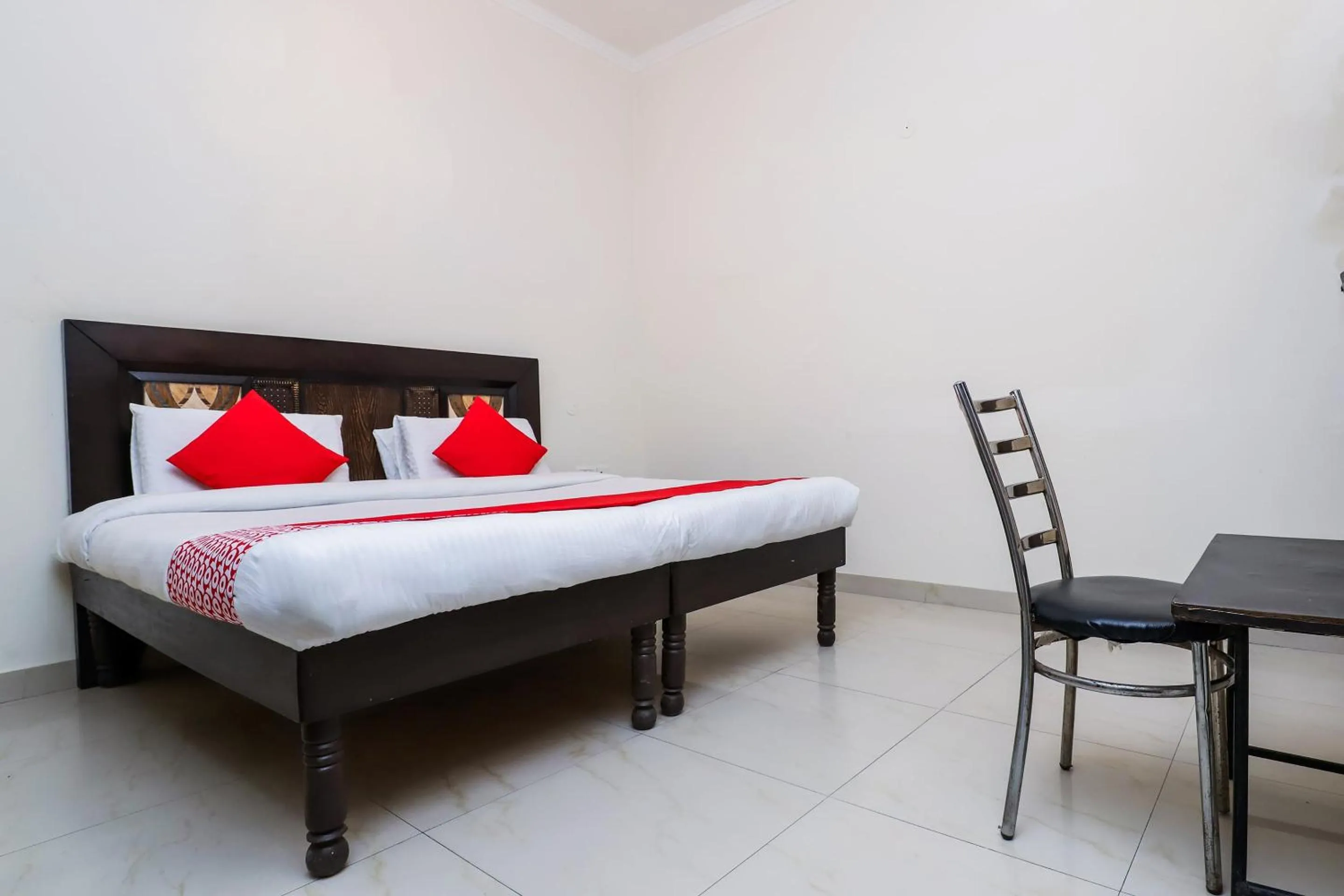 Bedroom in Hotel O Shiv Shakti Inn Near Kamal Cinema