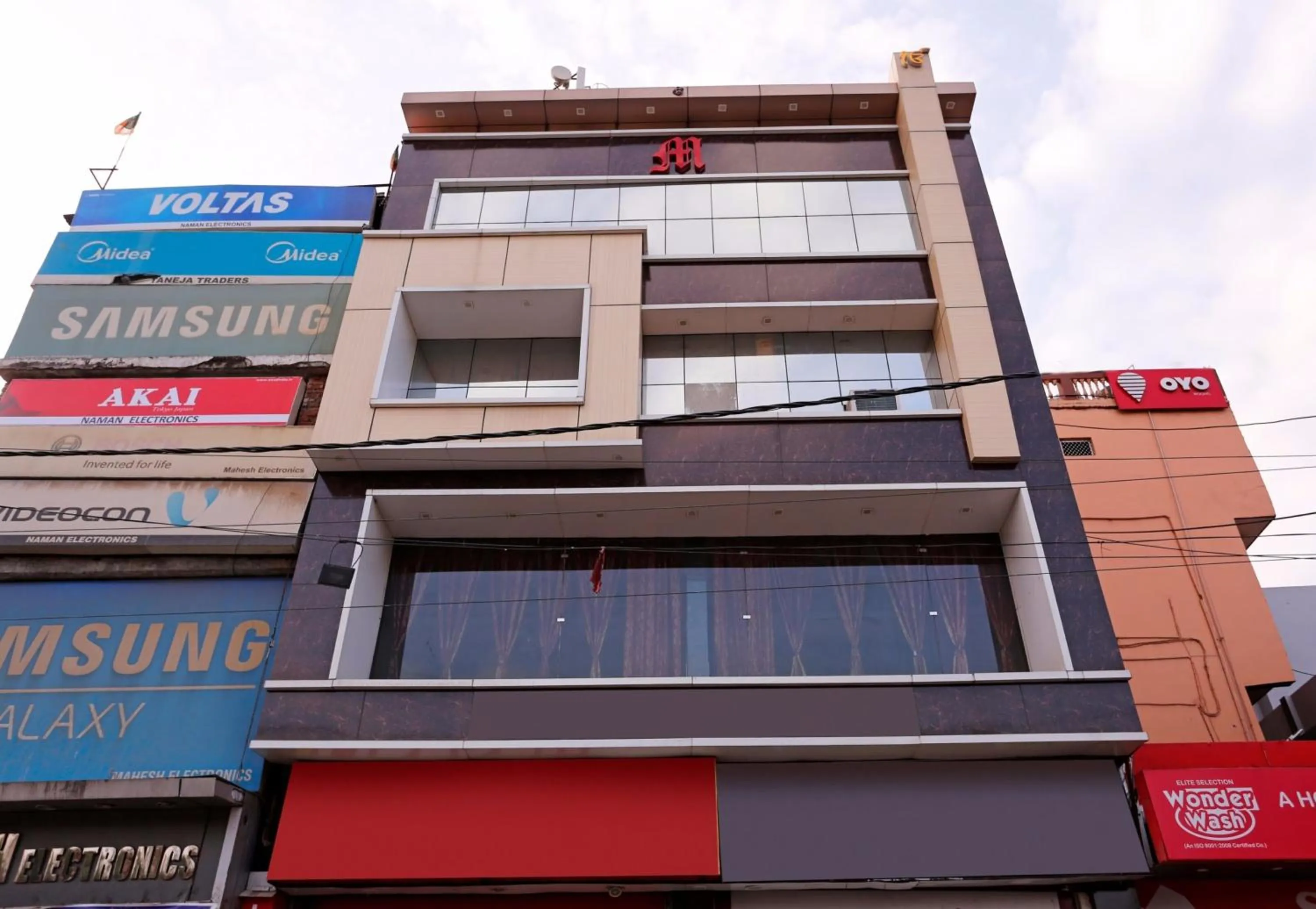 Facade/entrance in Hotel O Mehfil Hotel