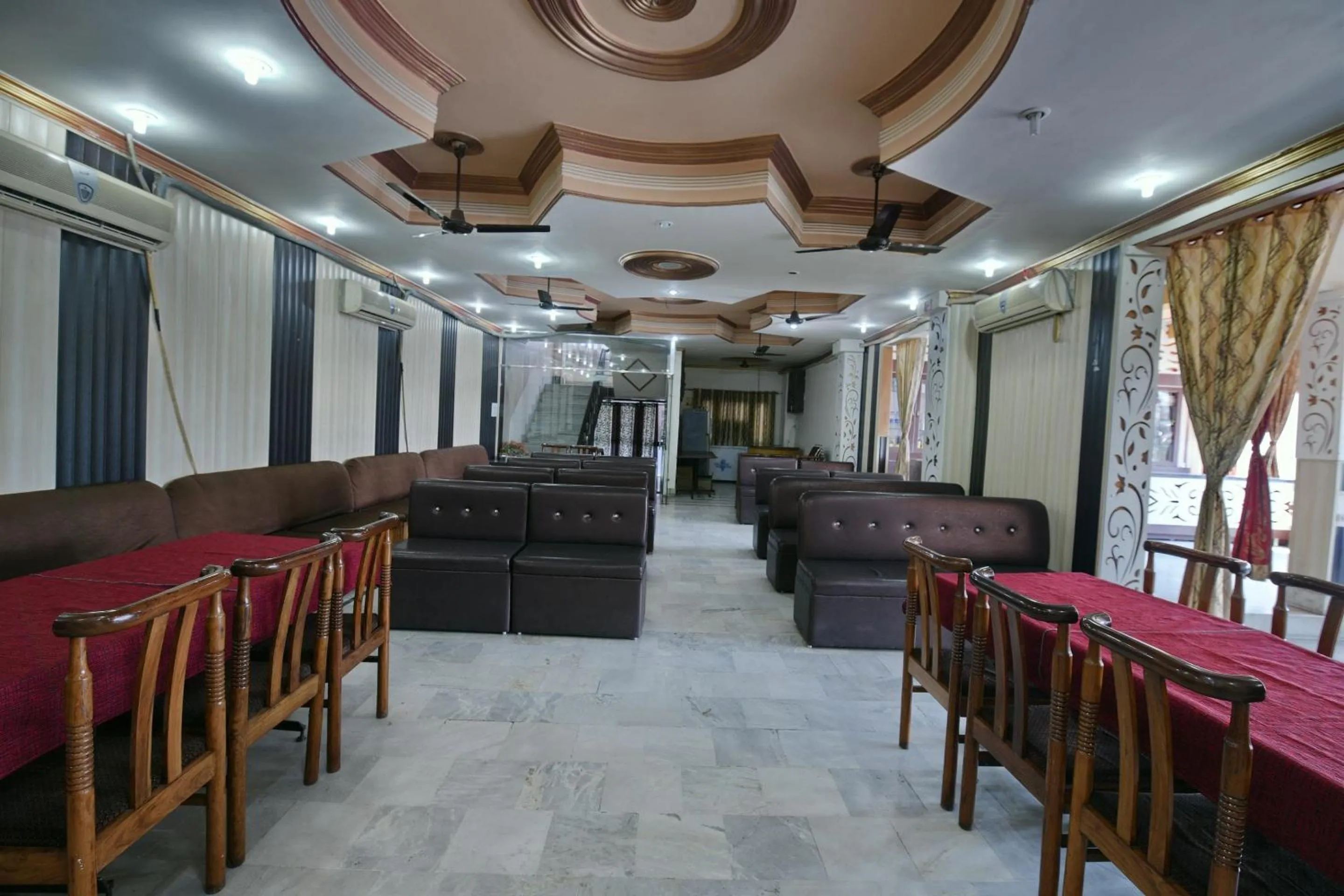 Restaurant/places to eat in Hotel O Mehfil Hotel