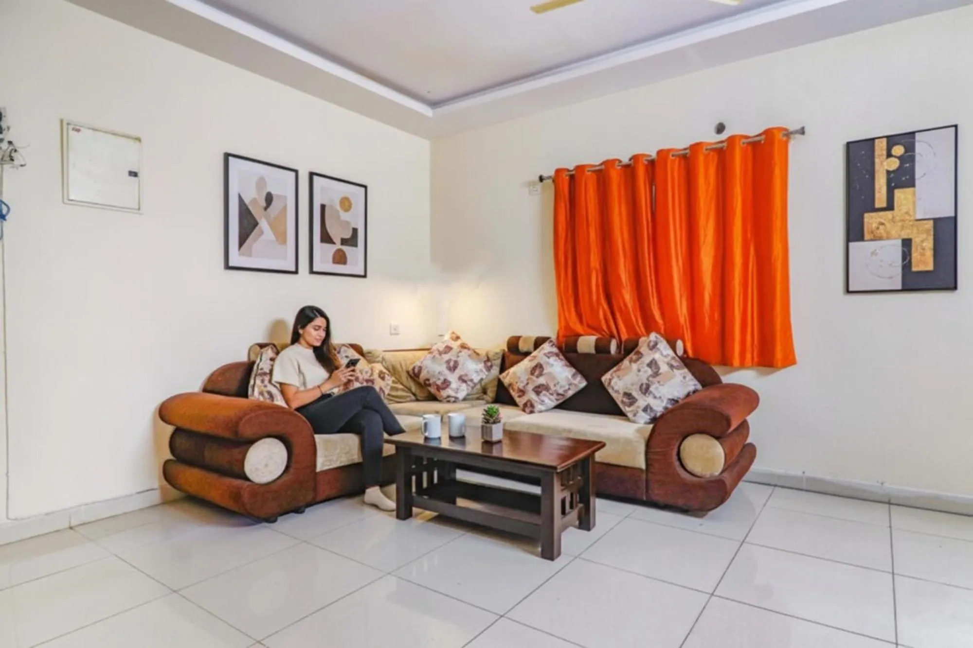 Living room in Via Direct Checkin - Nr Hitech City
