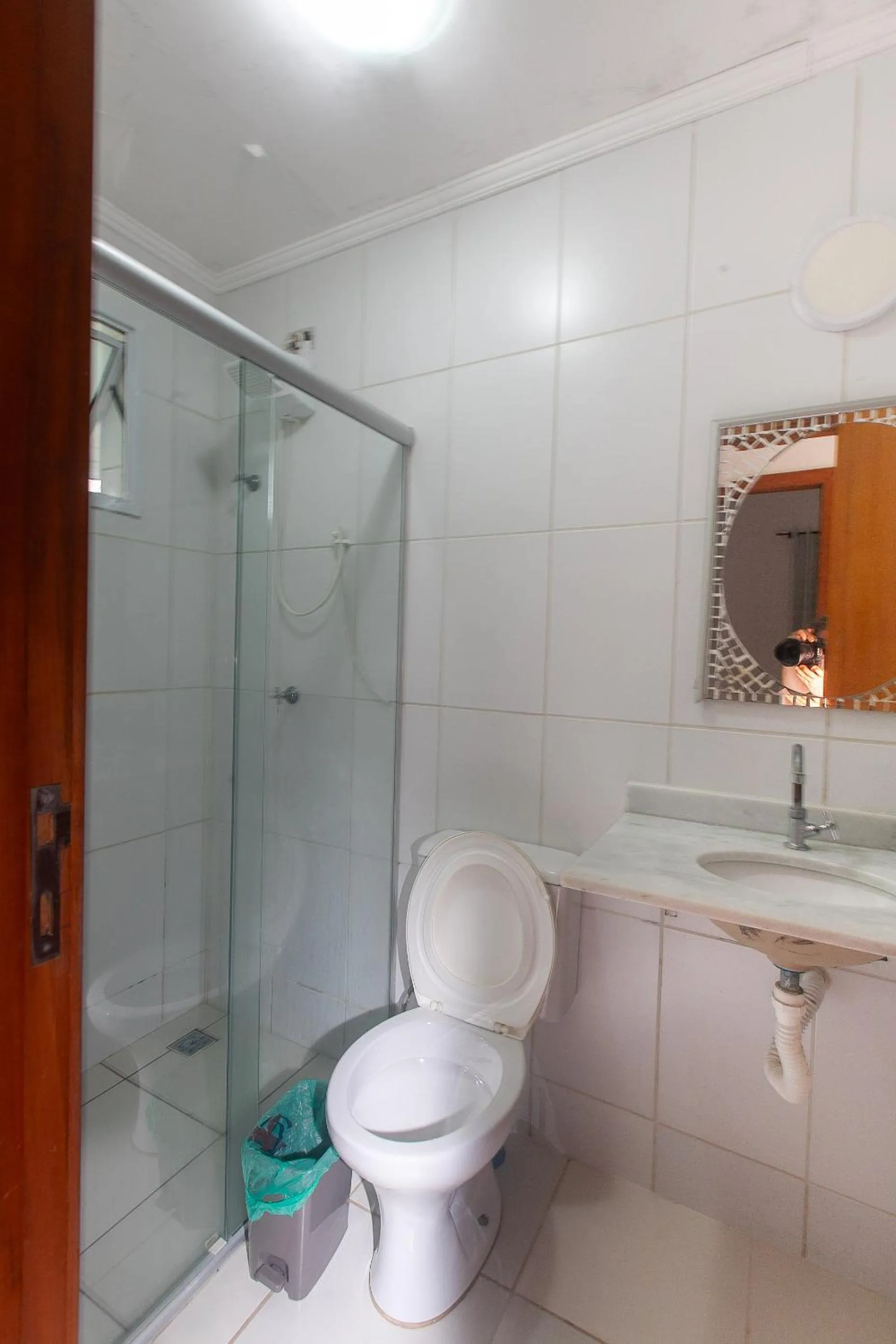 Toilet in Apartamento Erica Itaguá proximo da Praia Grande
