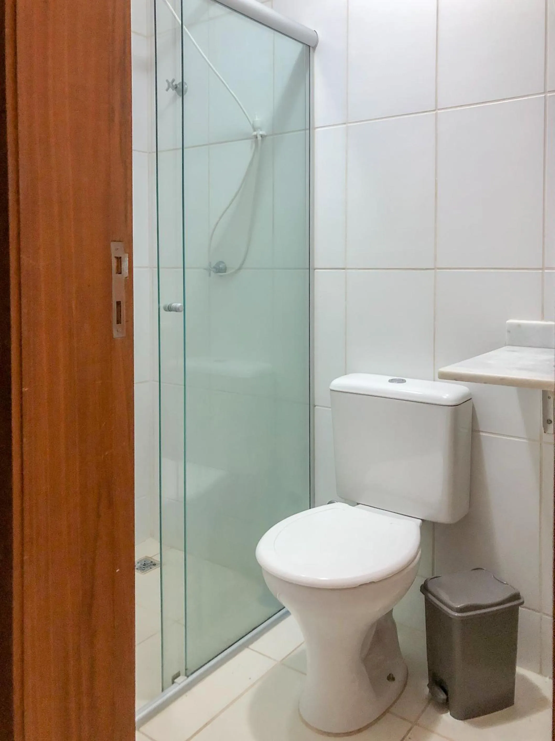 Bathroom in Apartamento Erica Itaguá proximo da Praia Grande