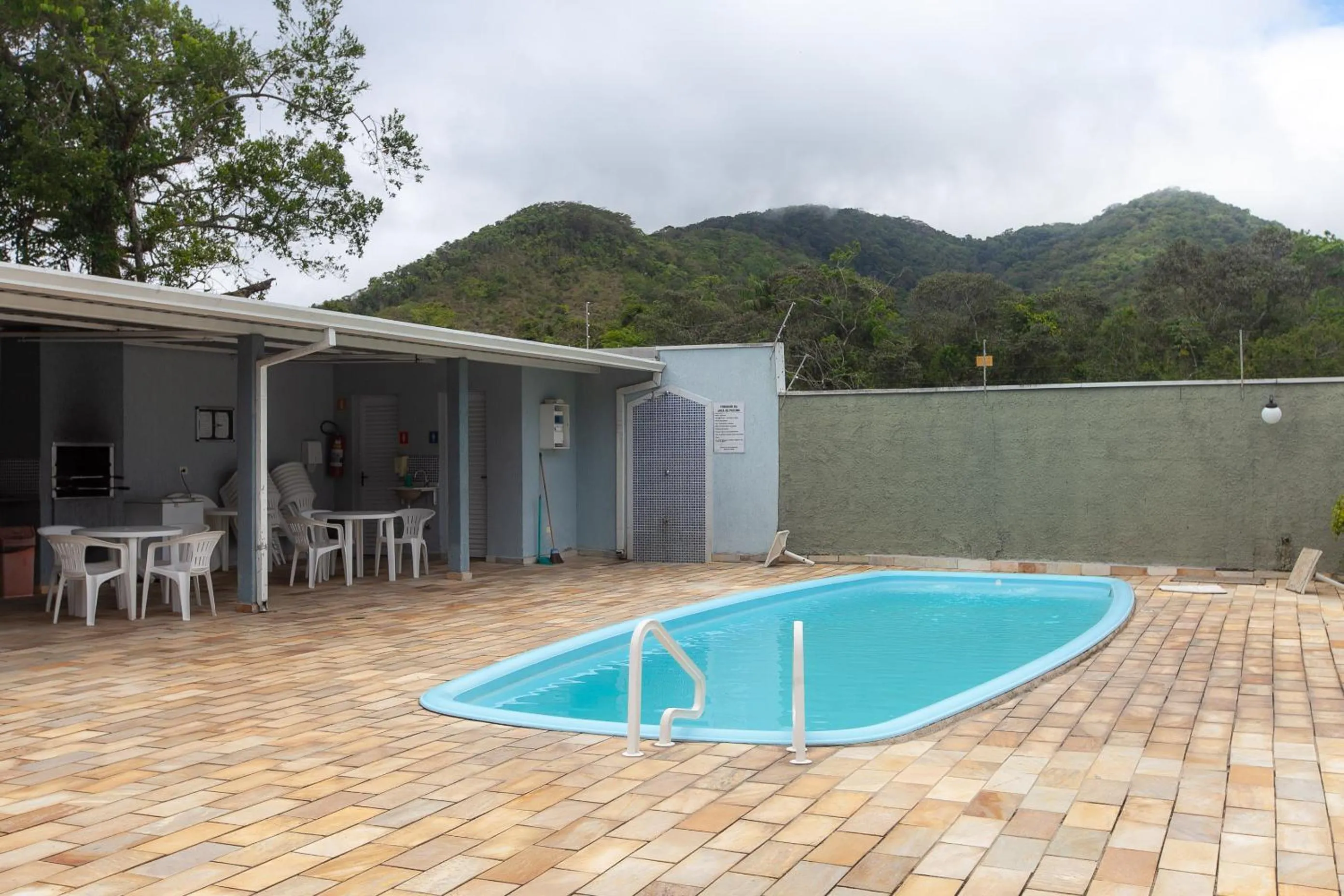 Property building in Apartamento Erica Itaguá proximo da Praia Grande