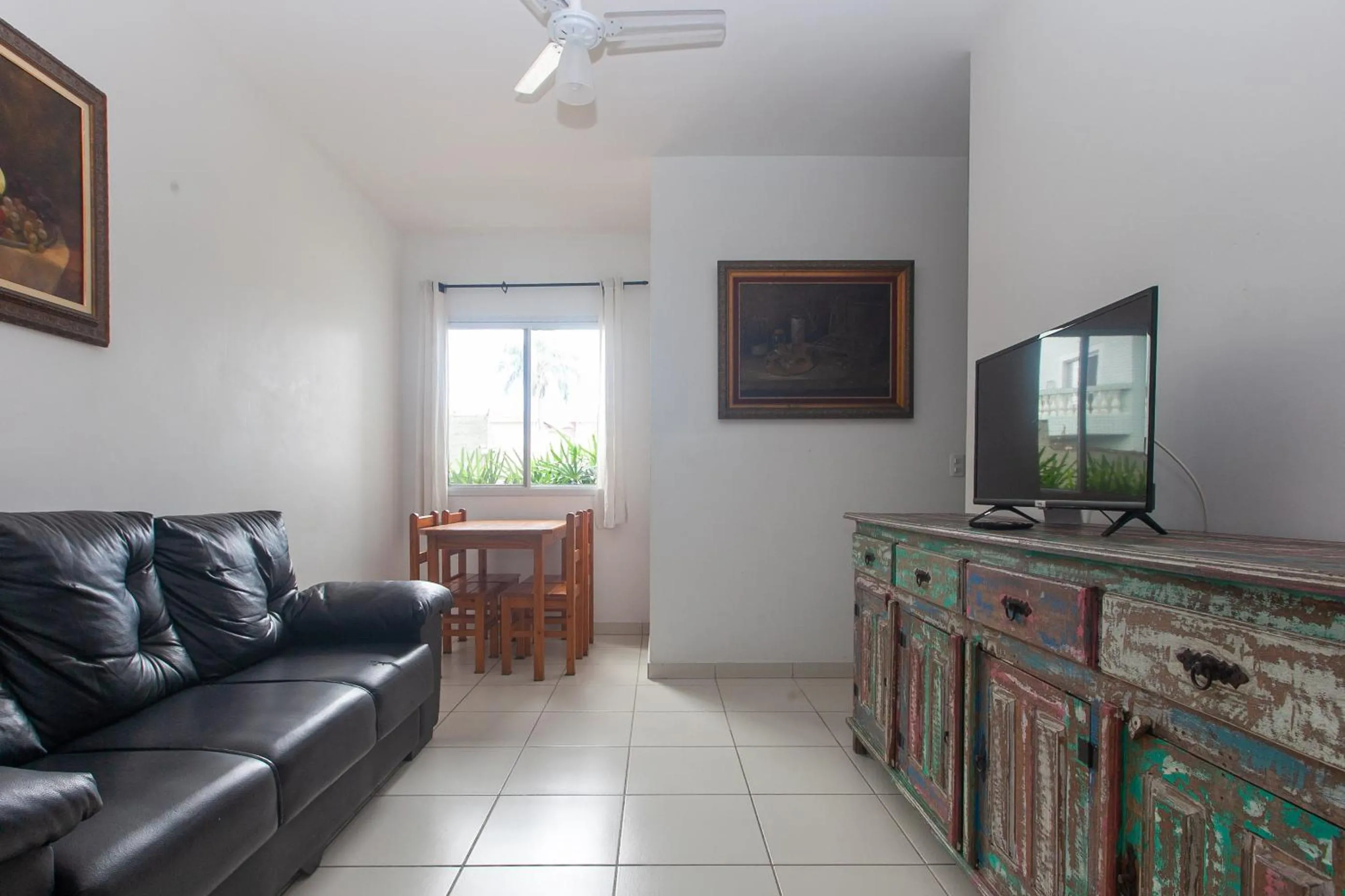 Communal lounge/ TV room in Apartamento Erica Itaguá proximo da Praia Grande
