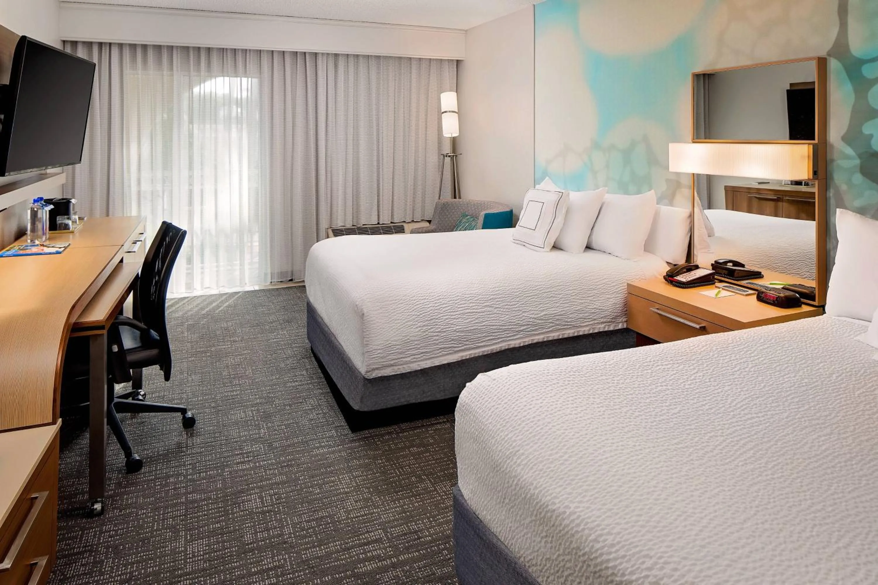 Photo of the whole room, Bed in Courtyard by Marriott Fort Lauderdale North/Cypress Creek
