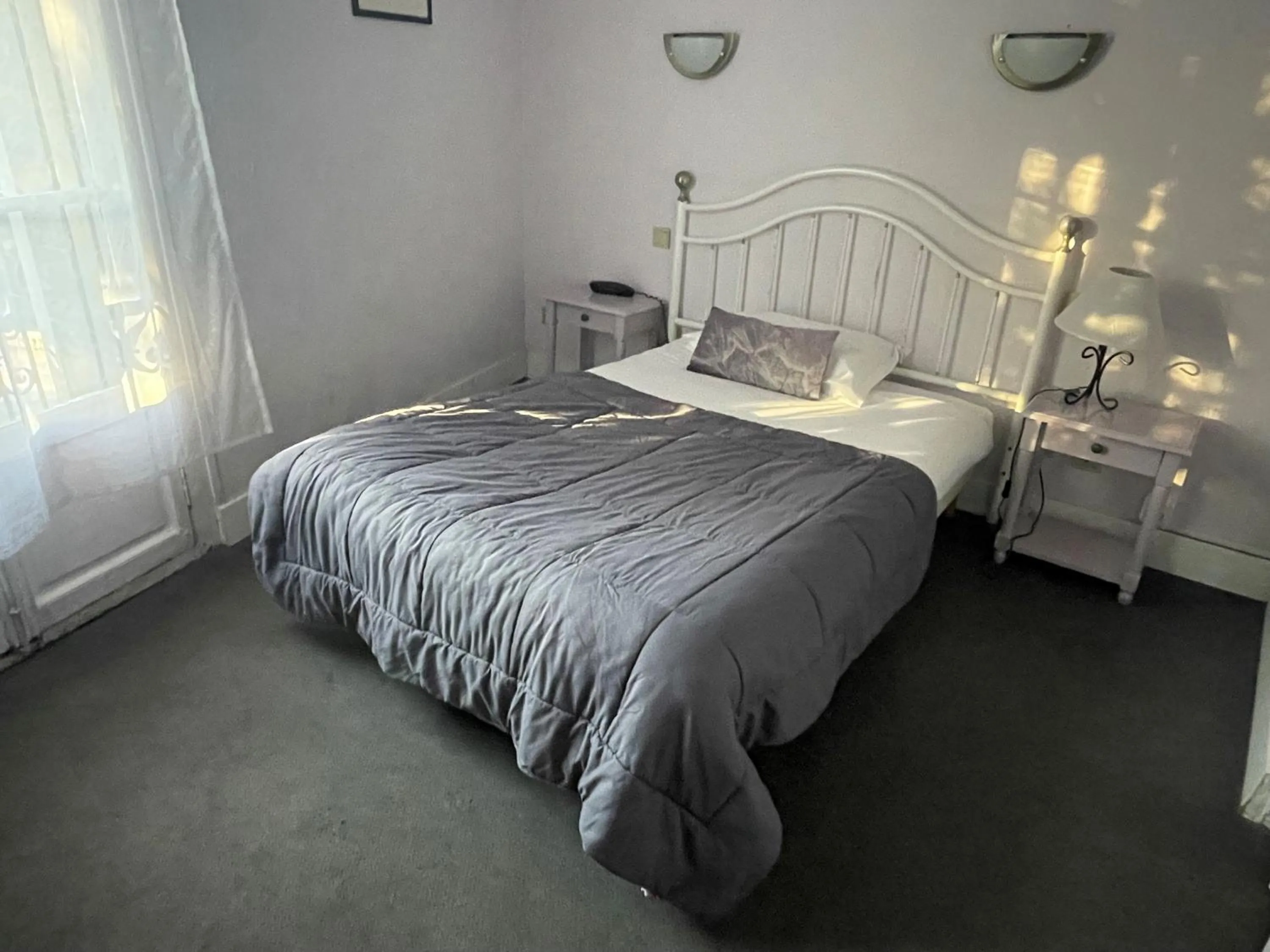 Property building, Bed in Hotel De France Perpignan Centre Ville