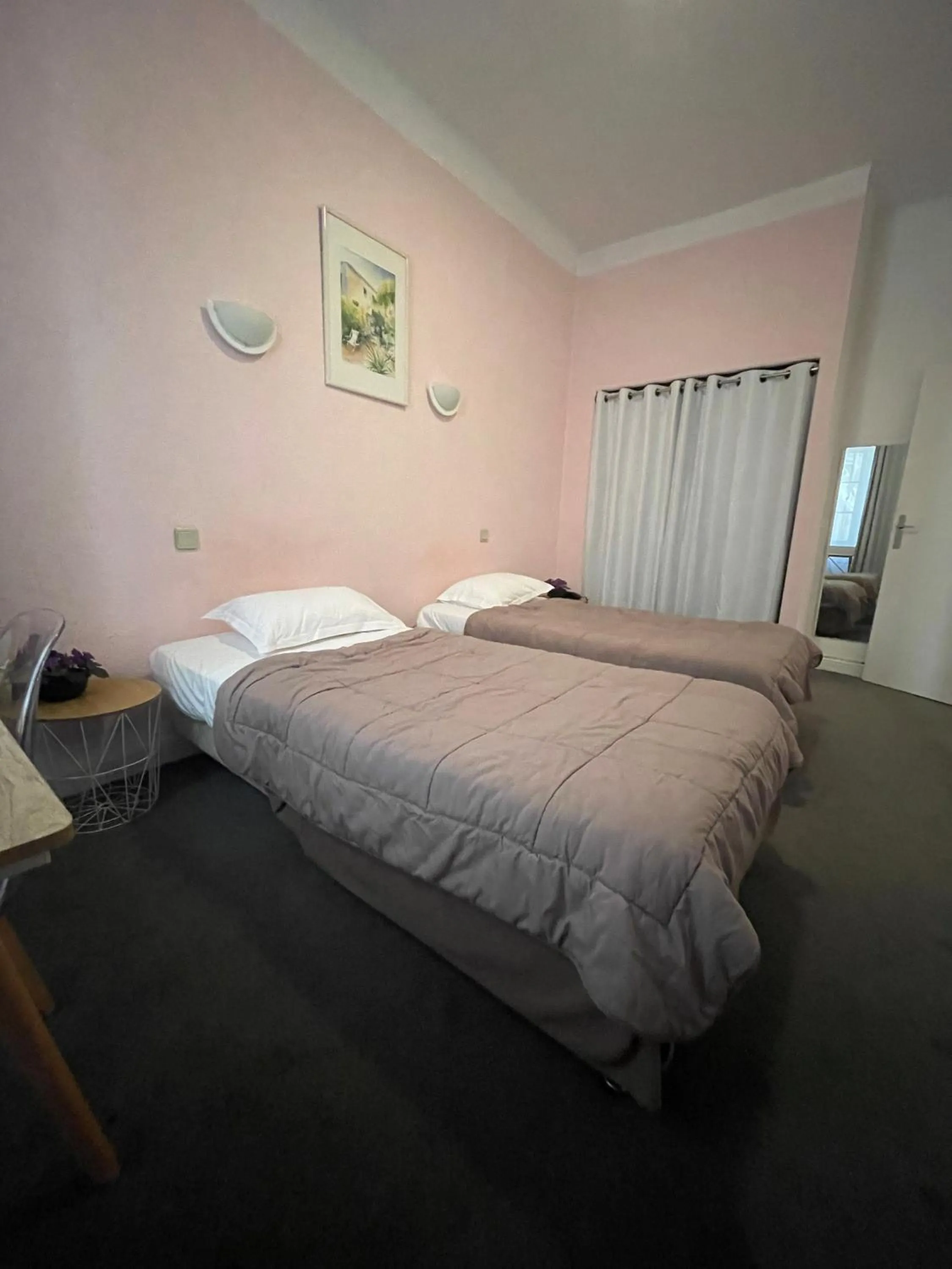 Property building, Bed in Hotel De France Perpignan Centre Ville