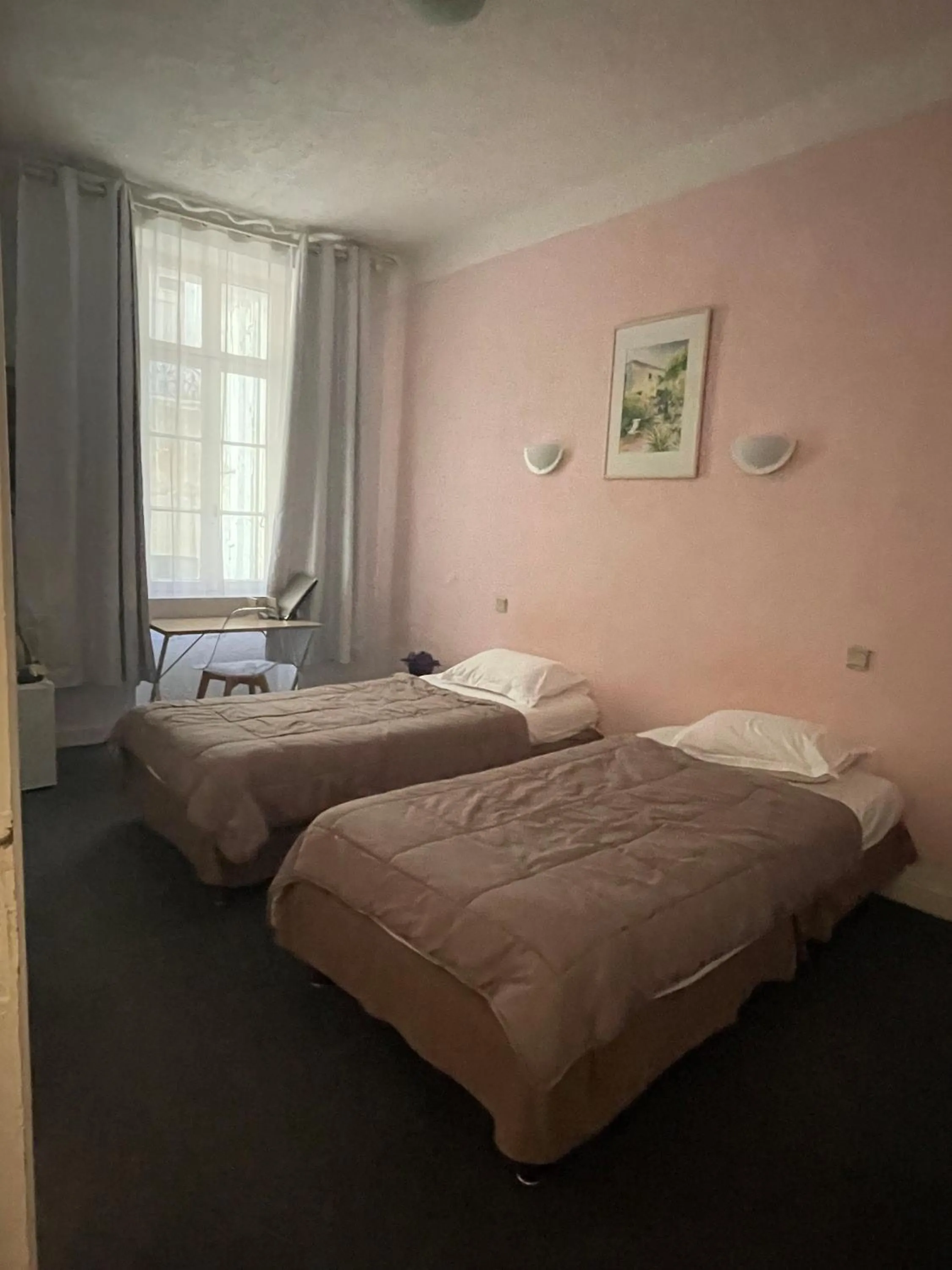 Property building, Bed in Hotel De France Perpignan Centre Ville
