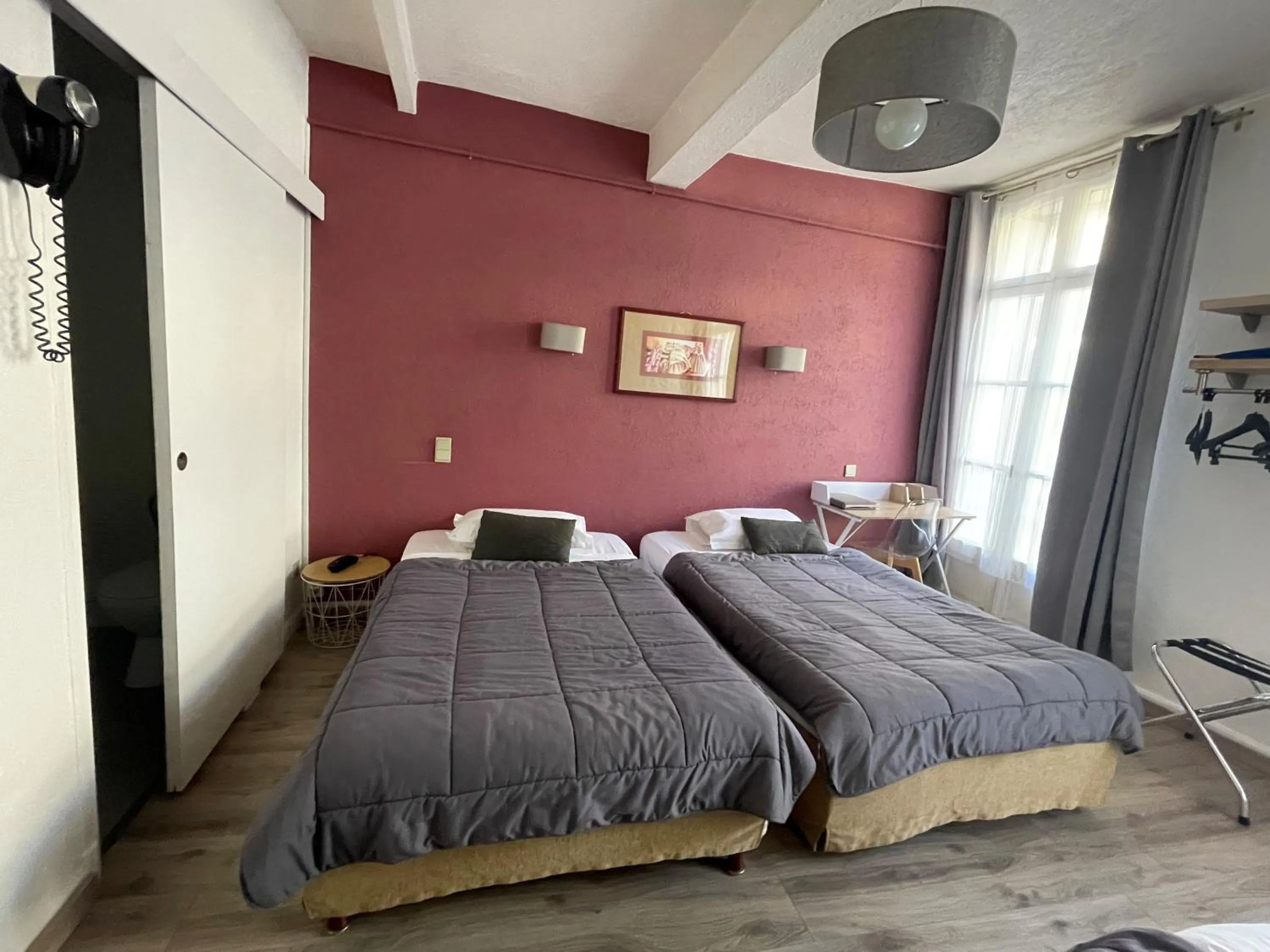 Property building, Bed in Hotel De France Perpignan Centre Ville