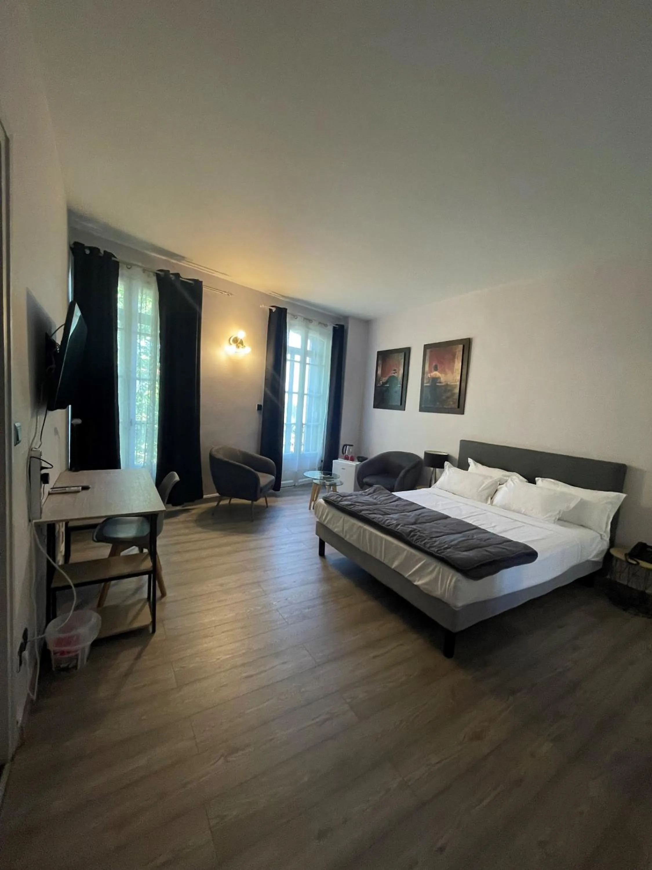 Property building, Bed in Hotel De France Perpignan Centre Ville