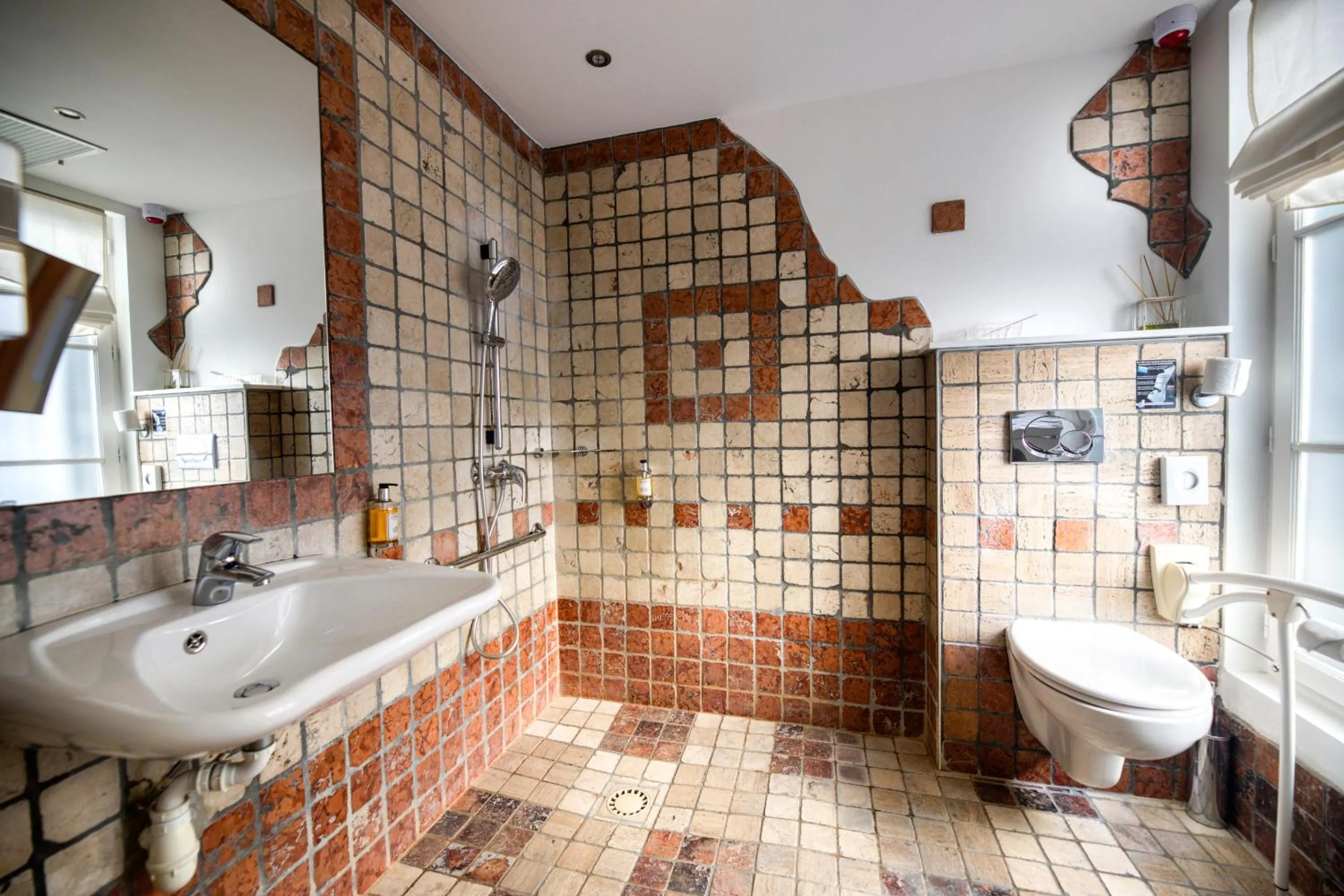 Bathroom in Hotel d'Aragon - Place de la Comédie