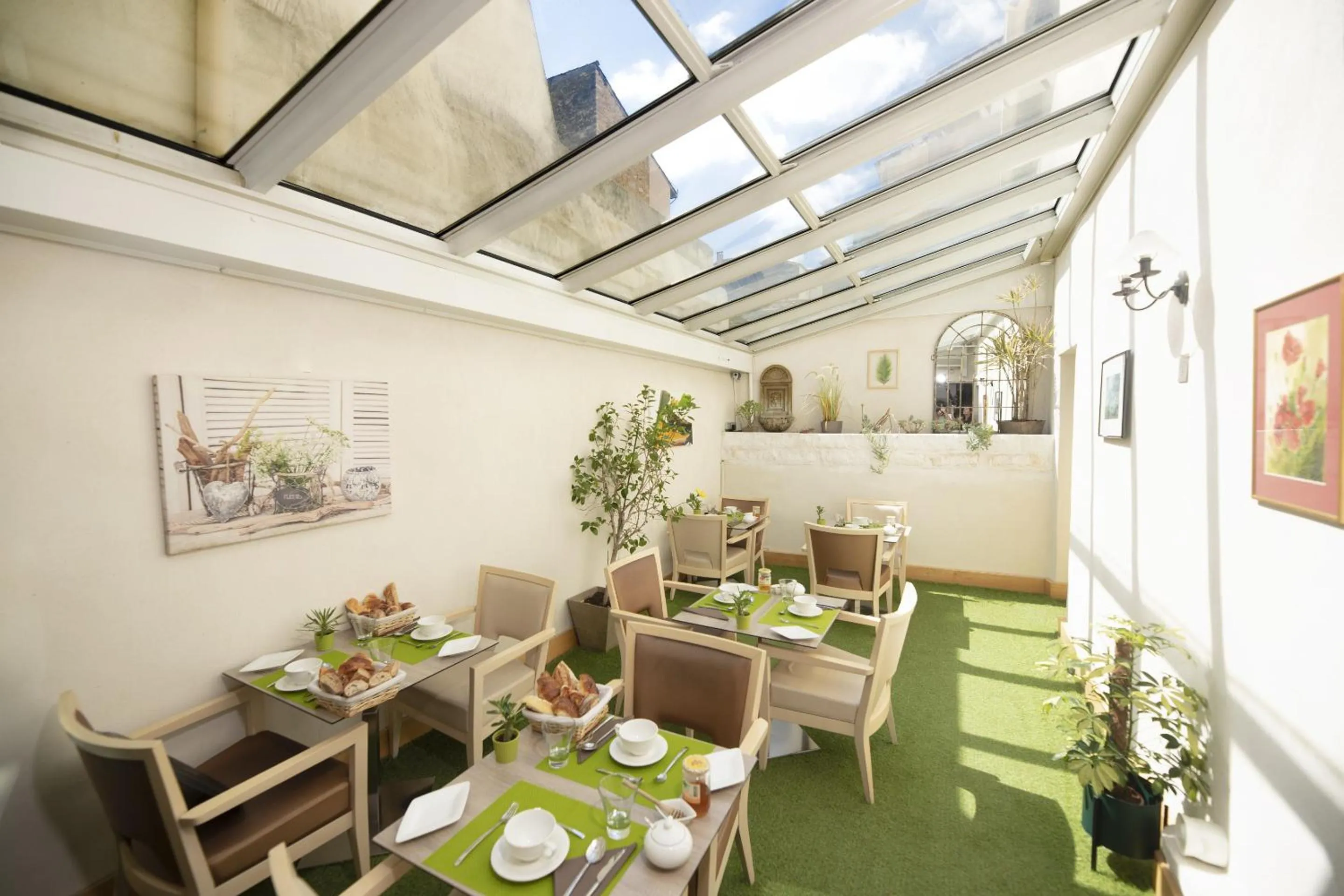 Dining area in Hotel d'Aragon - Place de la Comédie
