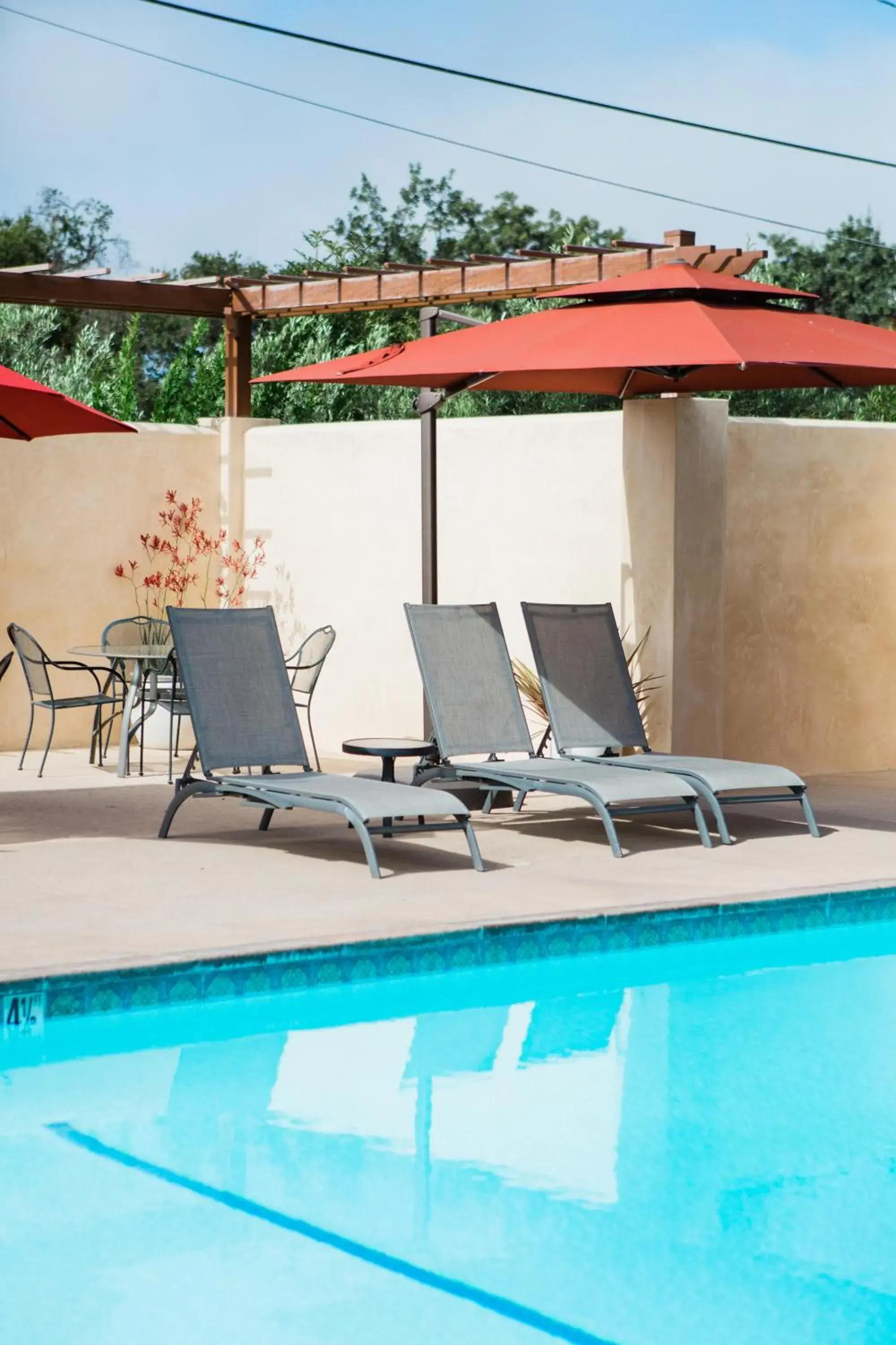 Swimming pool in Casa Ojai Inn Swimming pool in Casa Ojai Inn
