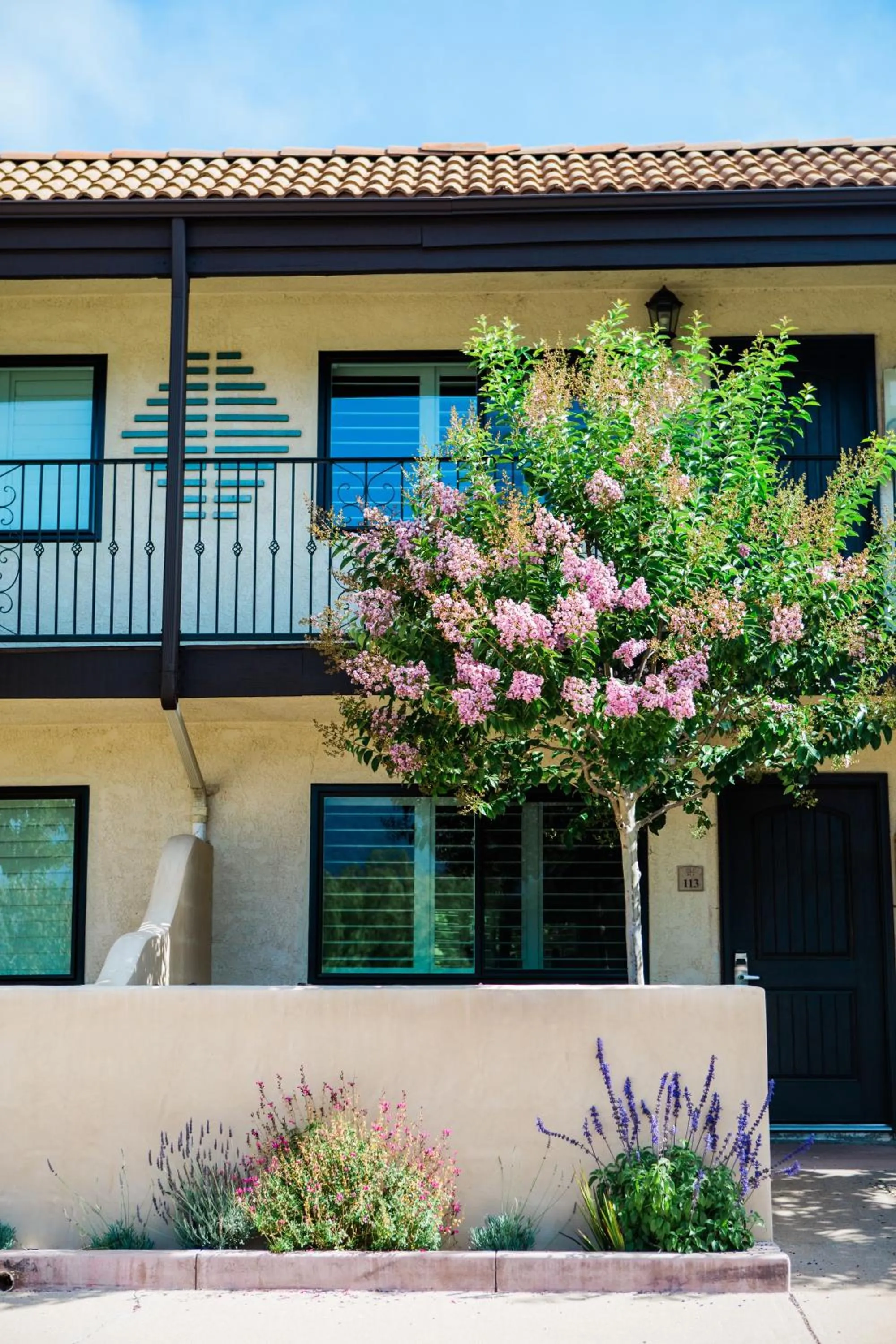 Property building in Casa Ojai Inn