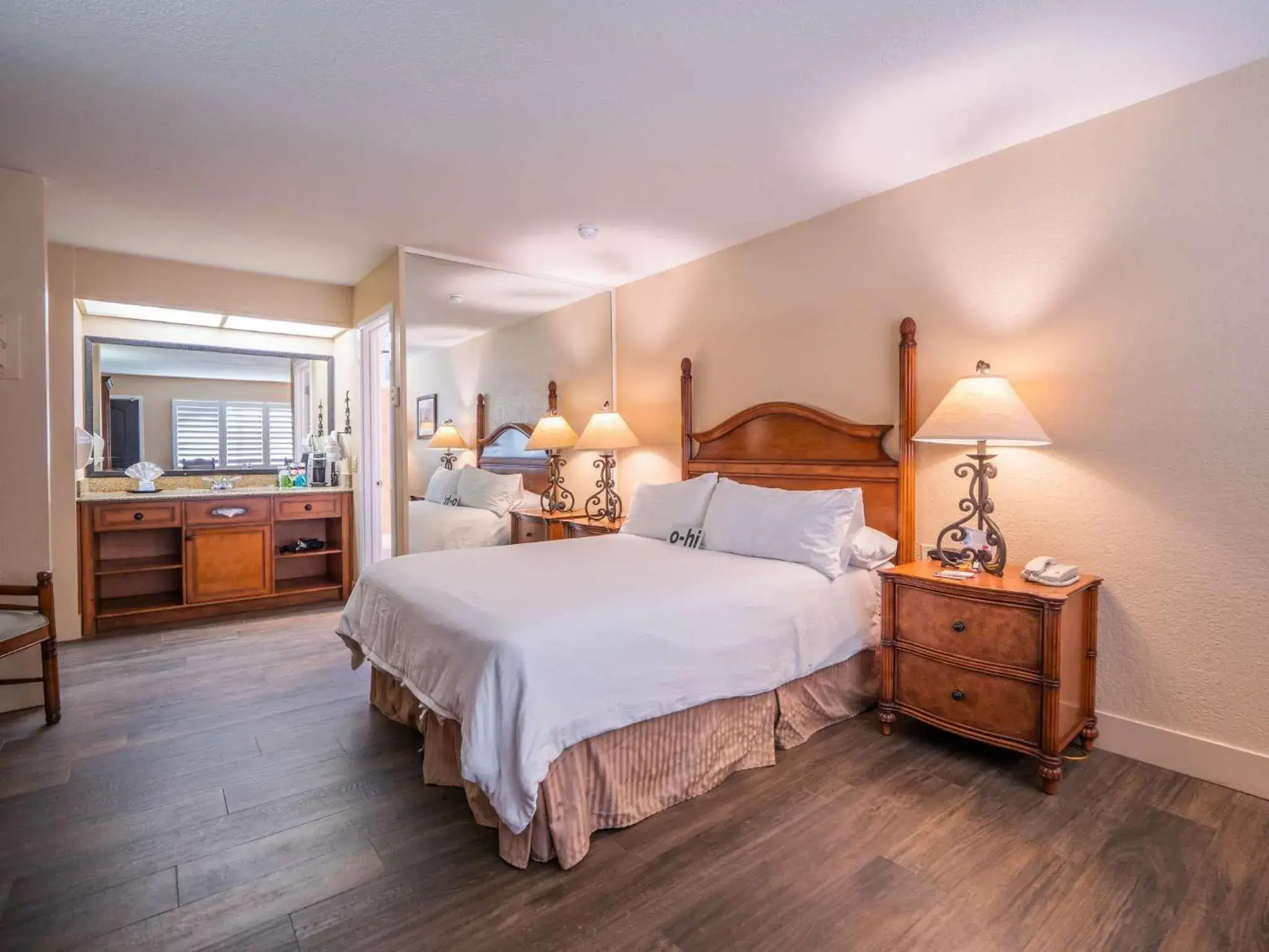 Bed in Casa Ojai Inn Bed in Casa Ojai Inn