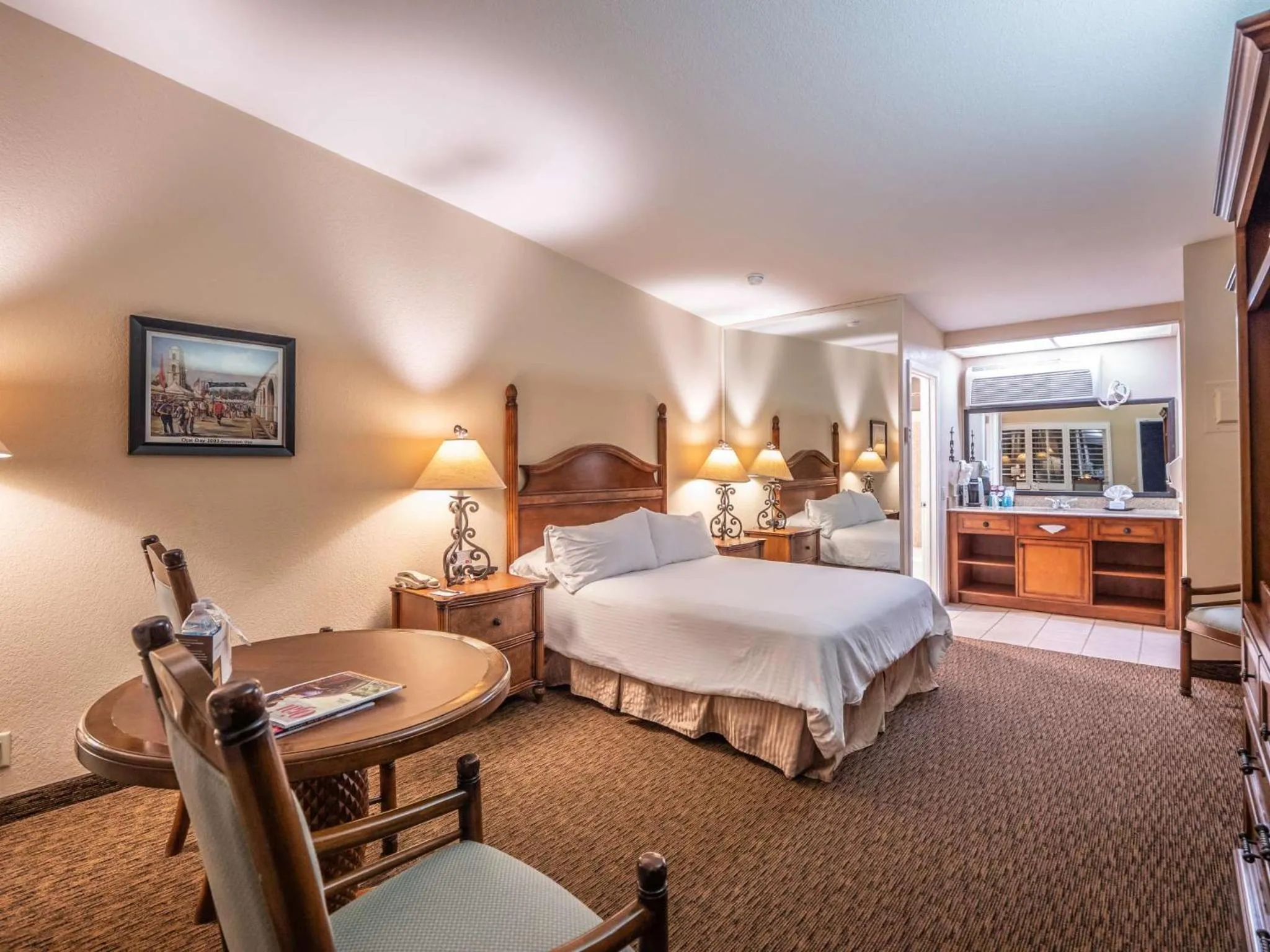 Photo of the whole room, Bed in Casa Ojai Inn