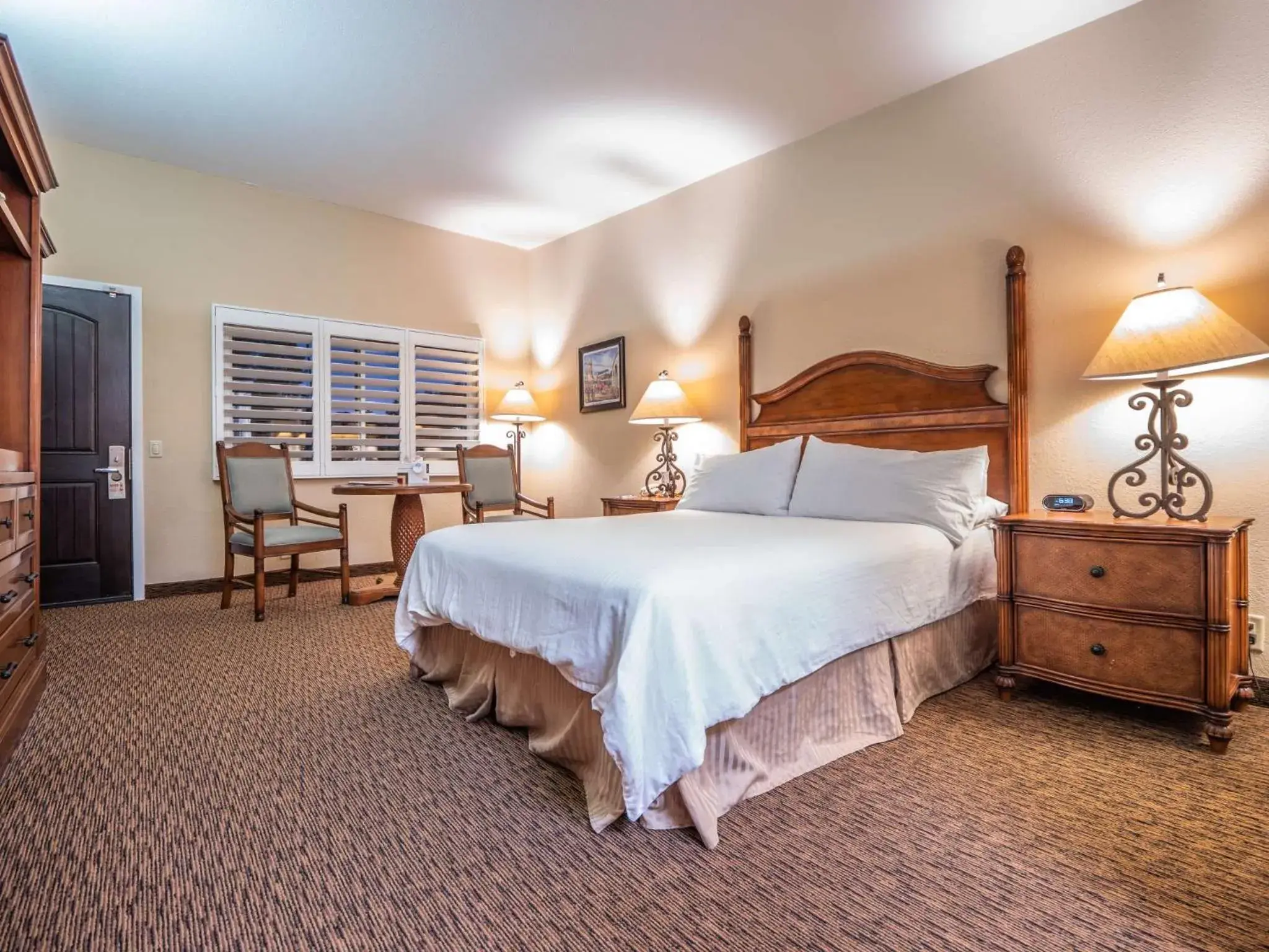 Bed in Casa Ojai Inn Bed in Casa Ojai Inn