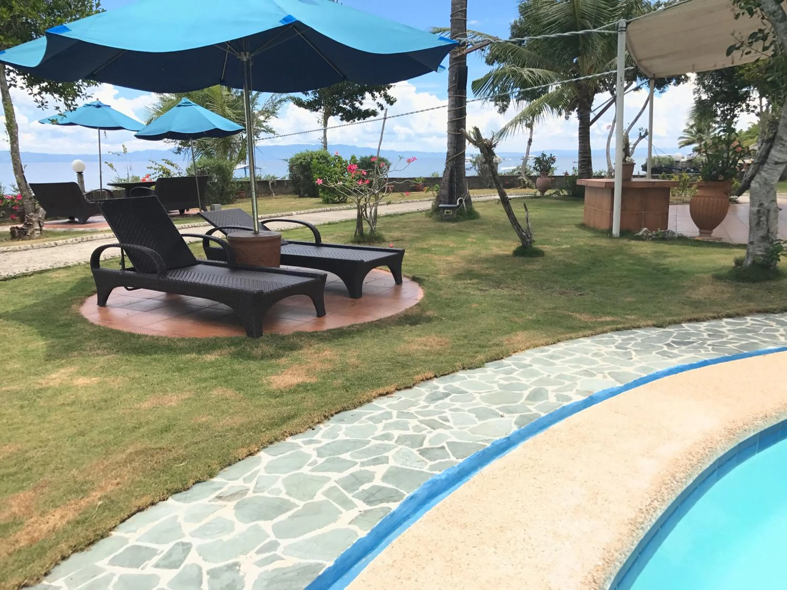 Cabilao Sunset Dive & Beach Resort