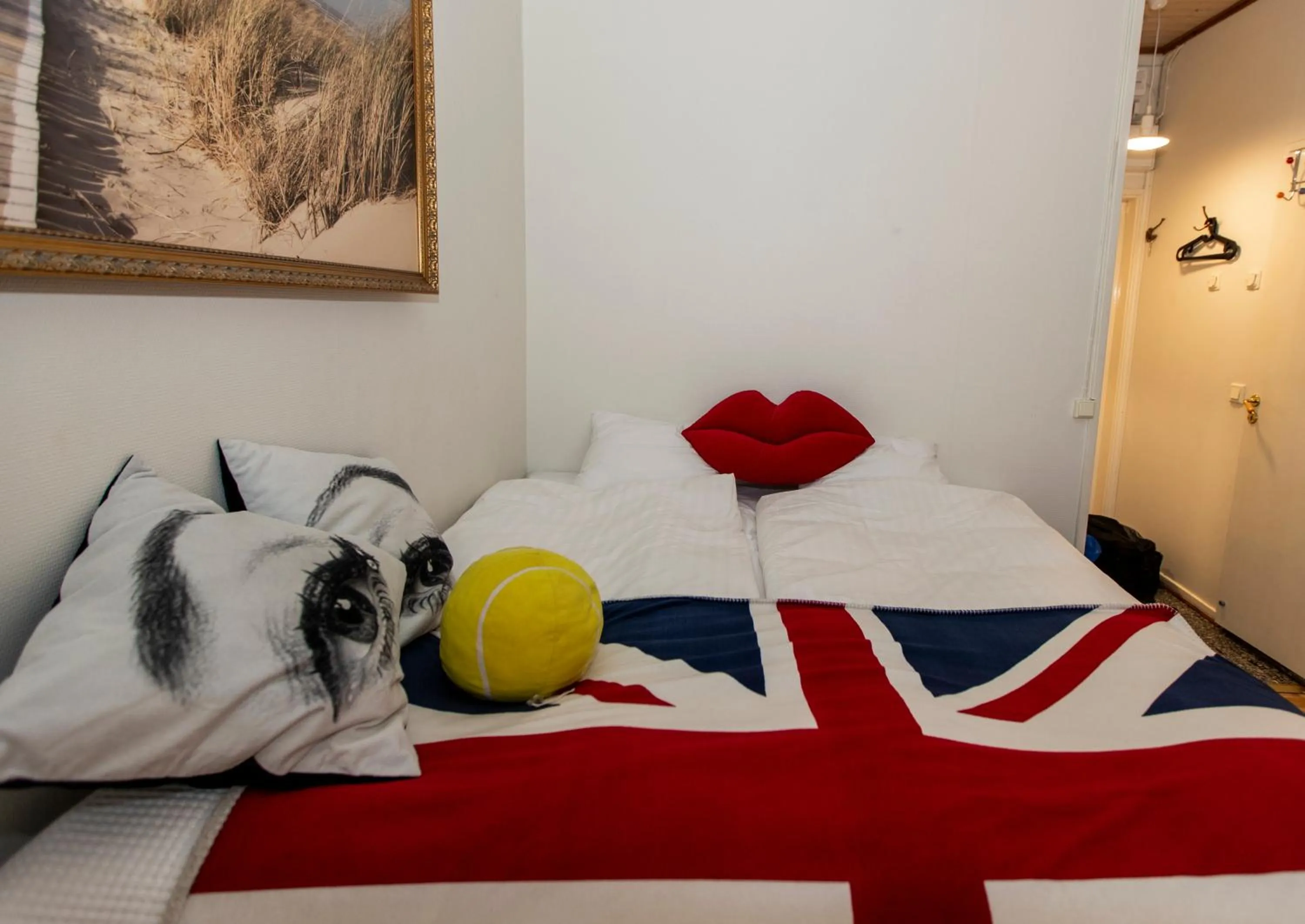 Shower, Bed in Klintvägen Apartments