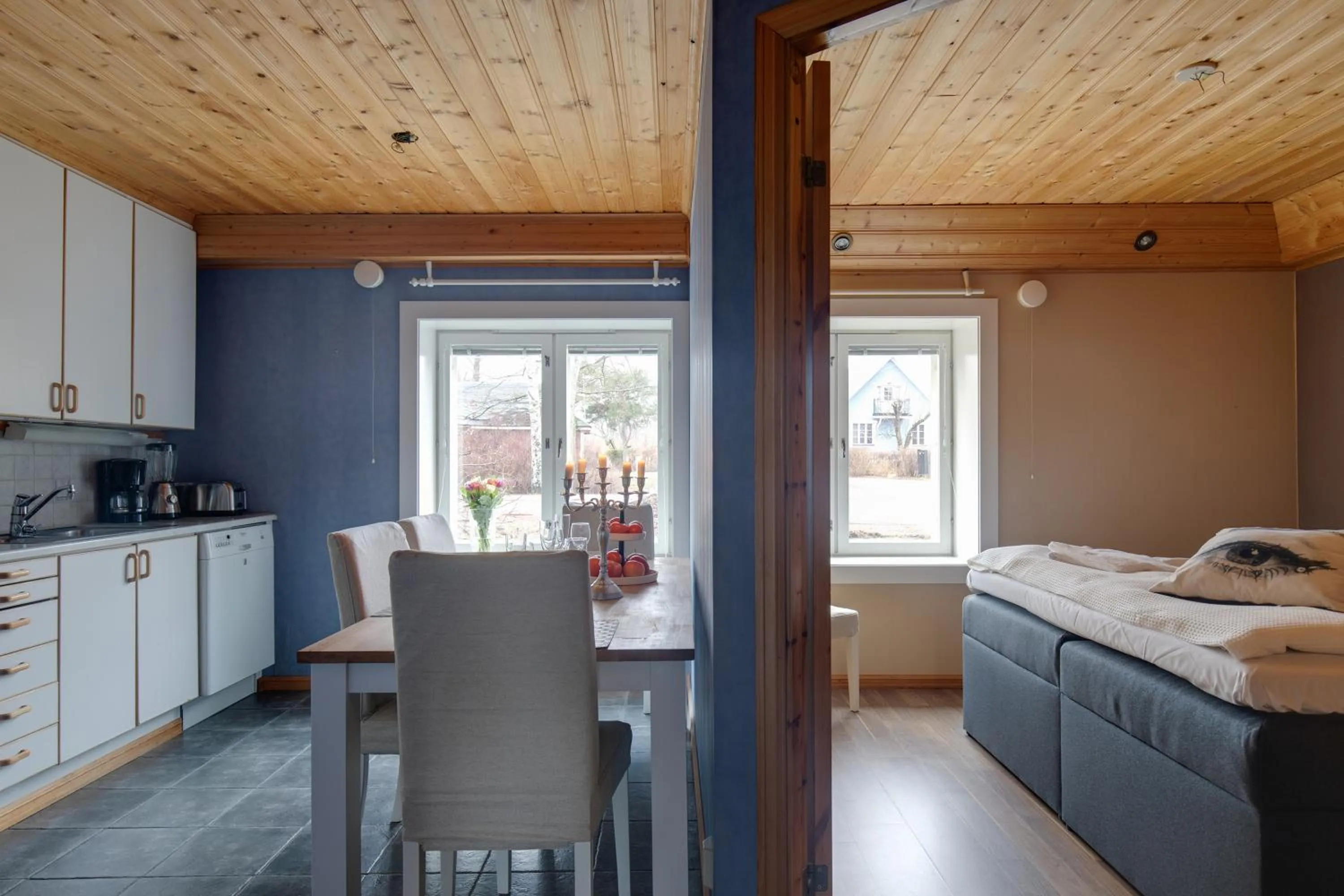 Shower, Bed in Klintvägen Apartments