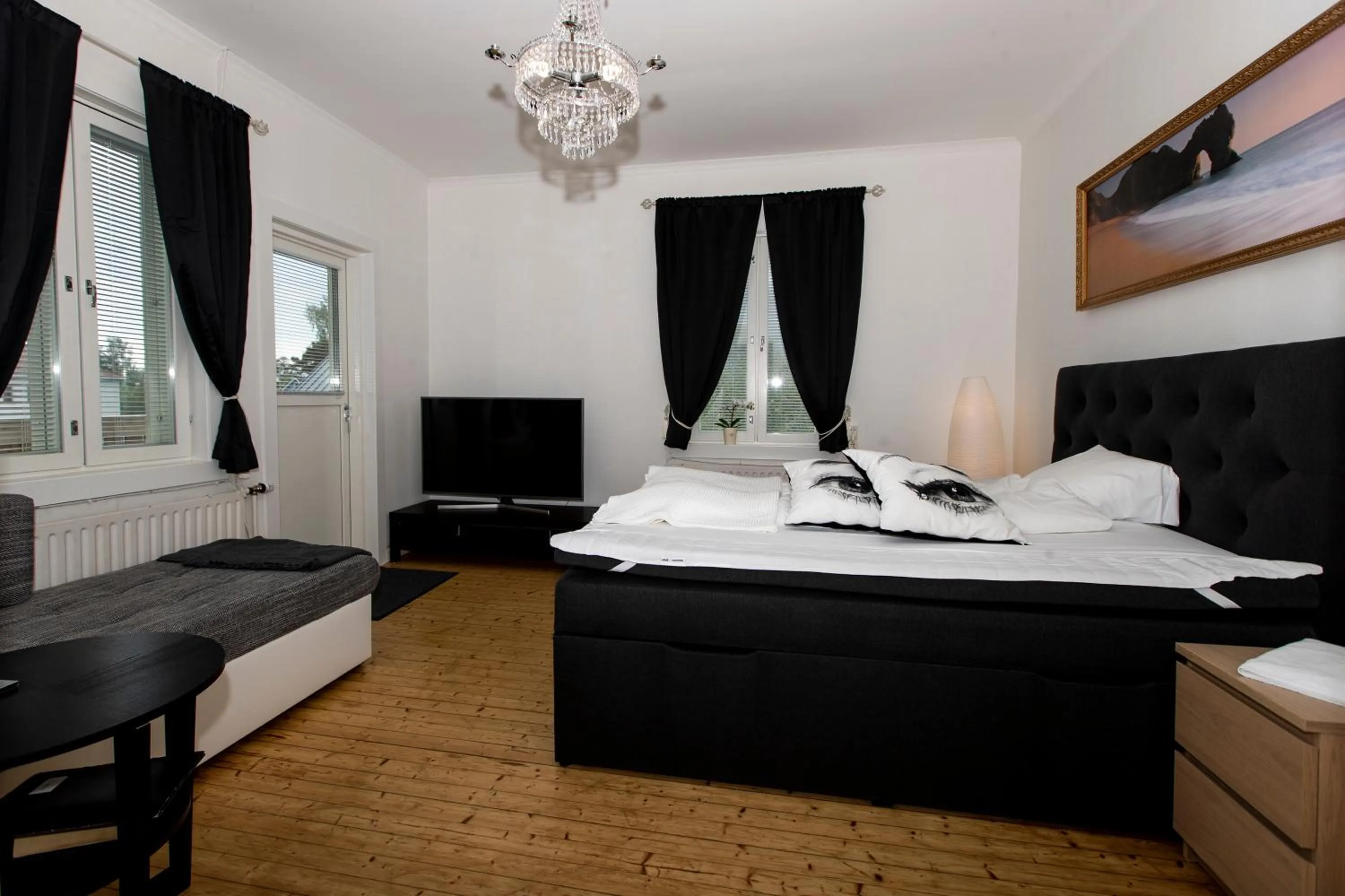 Shower, Bed in Klintvägen Apartments