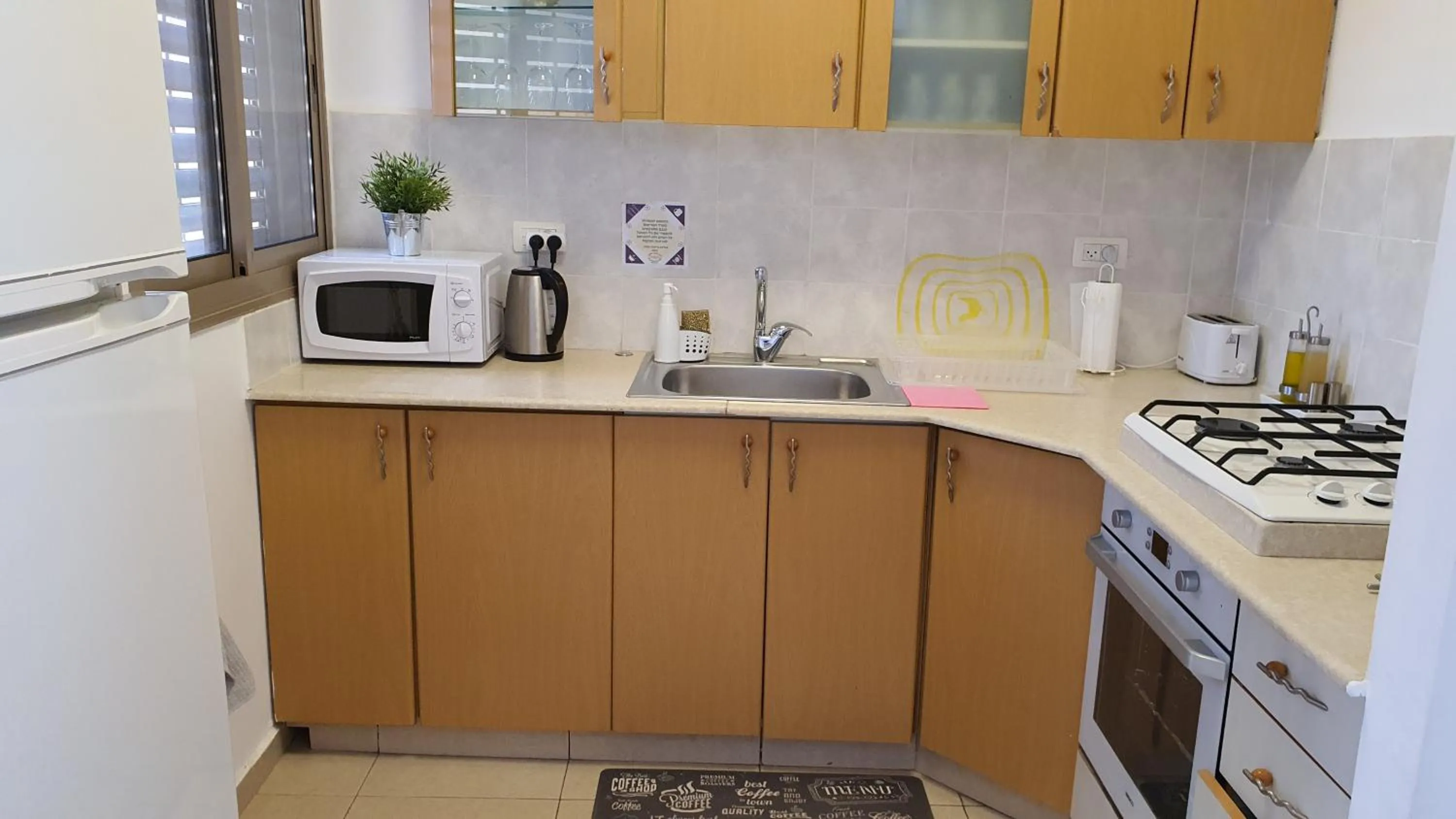 Kitchen or kitchenette in Shoshanat Hamidbar