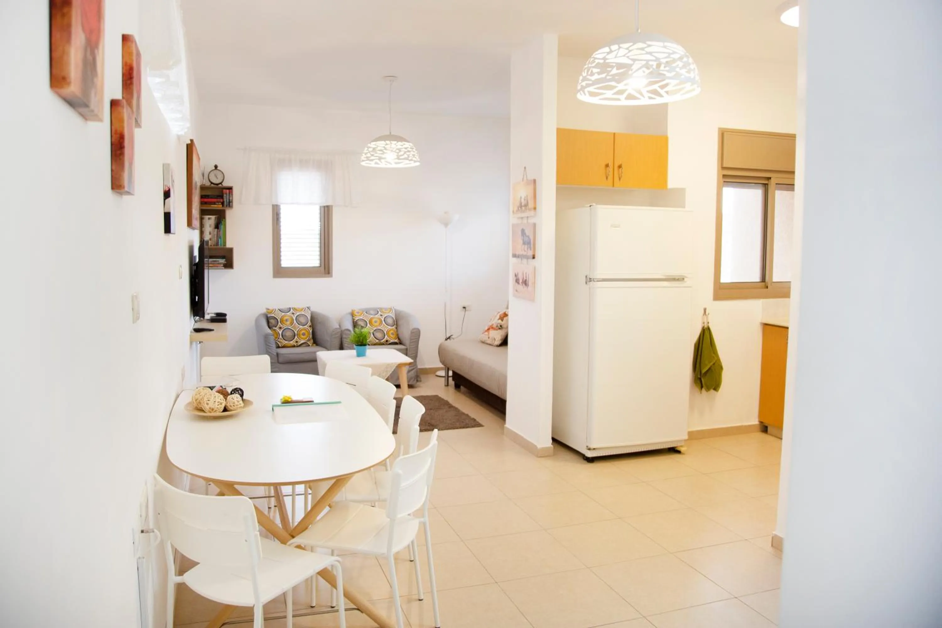 TV and multimedia in Shoshanat Hamidbar